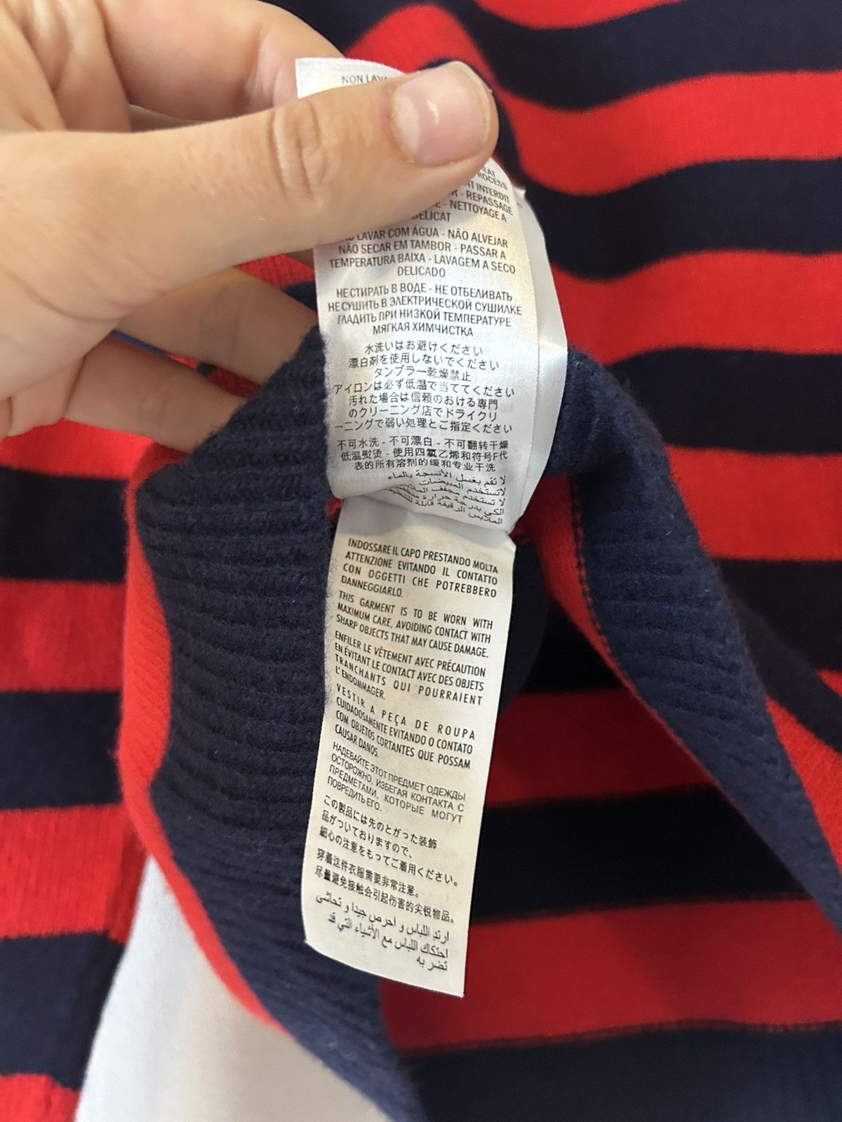 Gucci Gucci Bee Embroidered Wool Sweater - Alessandro Michele Era Size US S / EU 44-46 / 1 - 12 Thumbnail