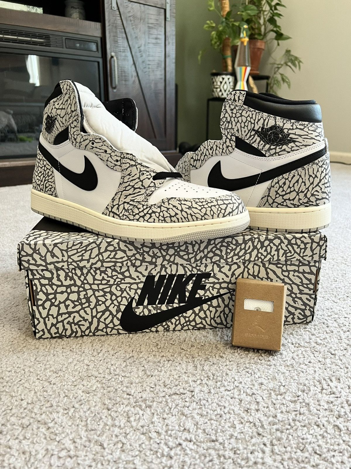 Nike Jordan 1 Retro High OG white cement Size US 12.5 / EU 45-46 - 1 Thumbnail