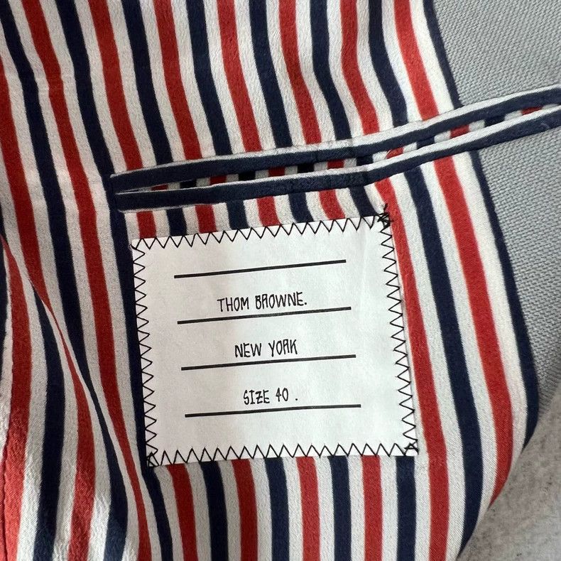 Thom Browne Thom BrowneA gray suit with stripes inside 2503-Nextarrow Size 40R - 6 Thumbnail
