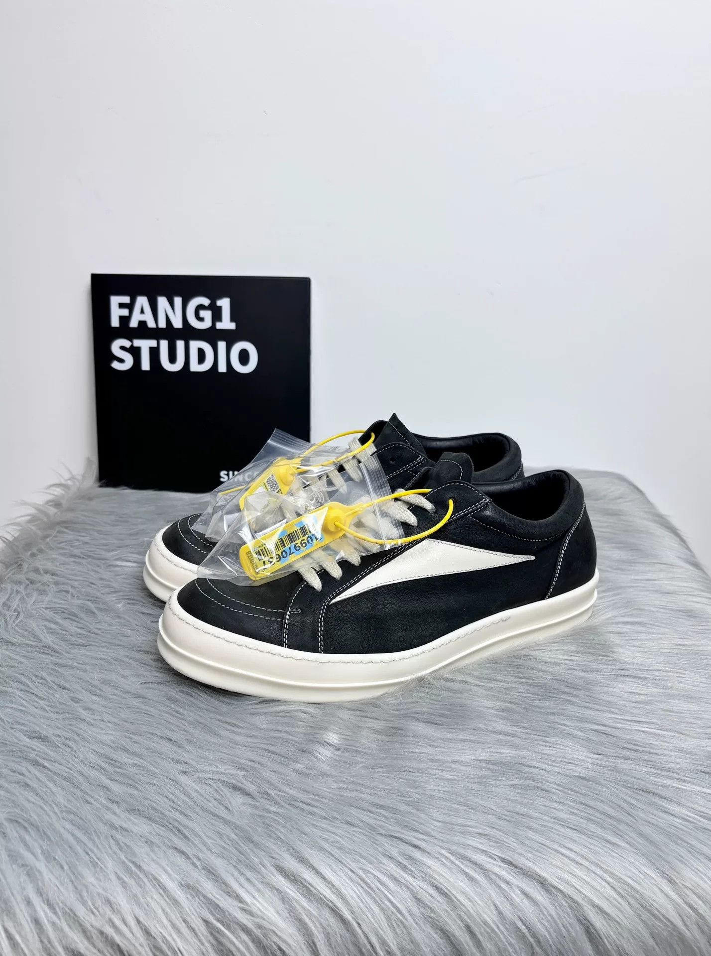 Rick Owens Rick Owens Leather Lowtop Sneakers 10 Men Size US 10 / EU 43 - 1 Thumbnail