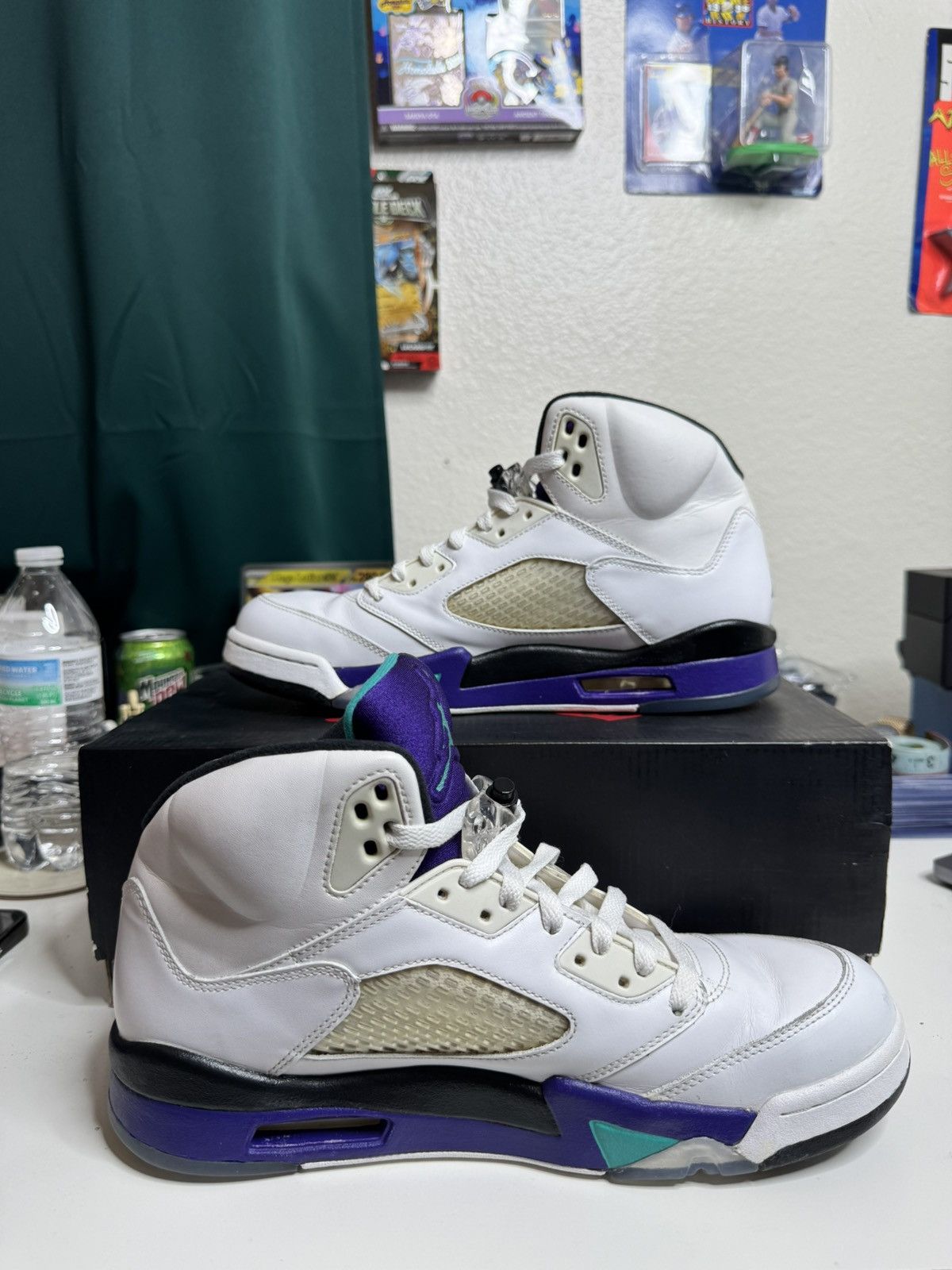 Jordan Brand Jordan 5 Retro White Grape 2013 MENS 10 FAST SHIPPING Size US 10 / EU 43 - 2 Thumbnail