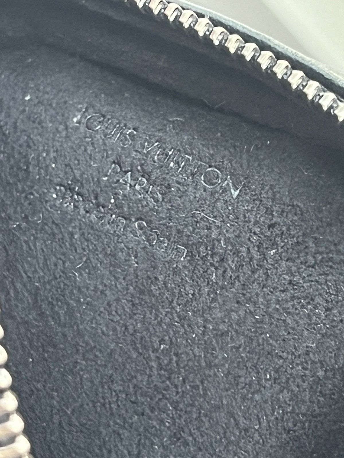 Louis Vuitton LV Bloomington Cigarette Pochette in Black Monogram Leather Size ONE SIZE - 8 Thumbnail