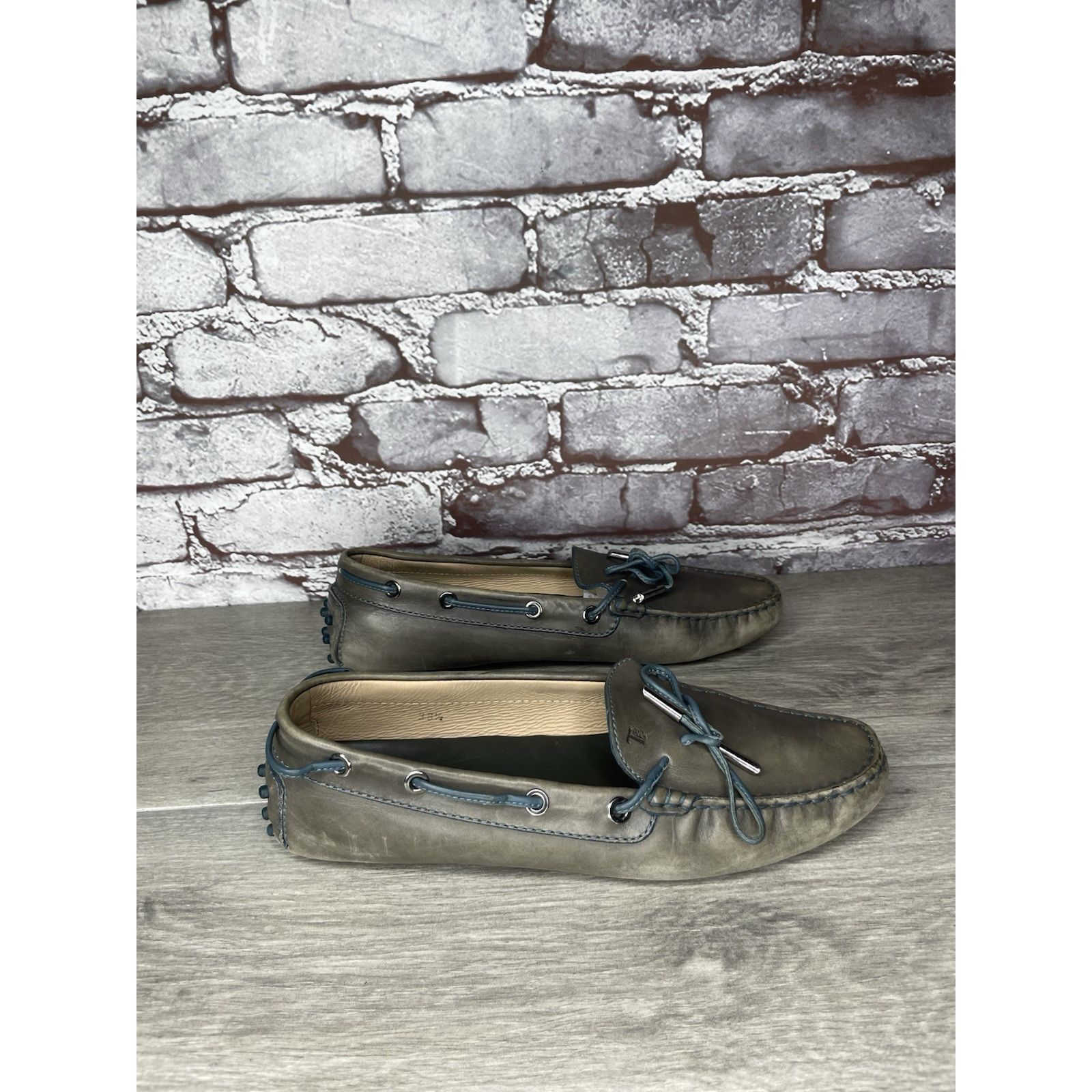 Tod's Tod's Gommino Gray Leather Moccasin Driving Loafers Women’s Size US 8 / IT 38 - 1 Thumbnail
