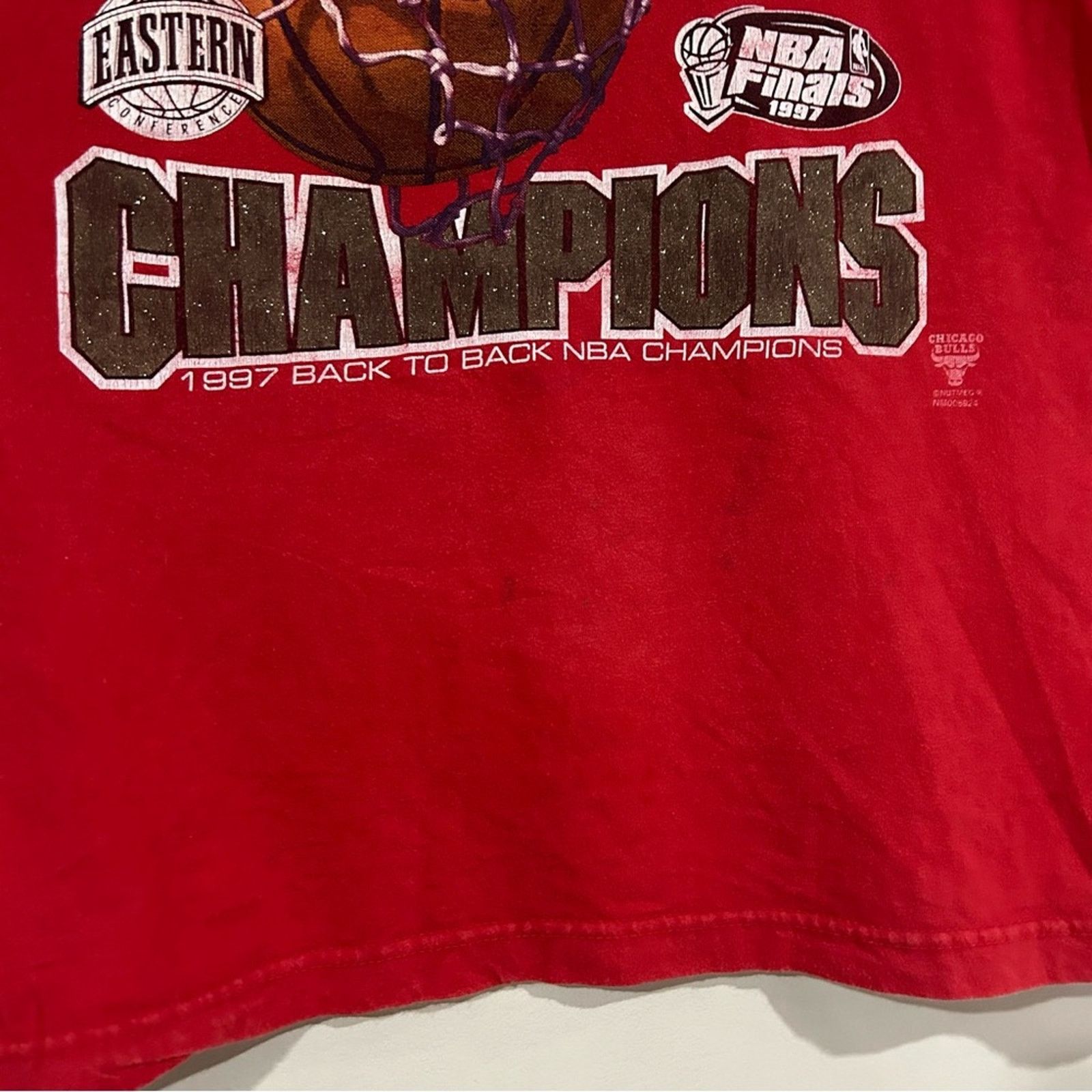 Other Vintage 1997 Chicago Bulls Back To Back Champions Shirt Size US L / EU 52-54 / 3 - 6 Thumbnail