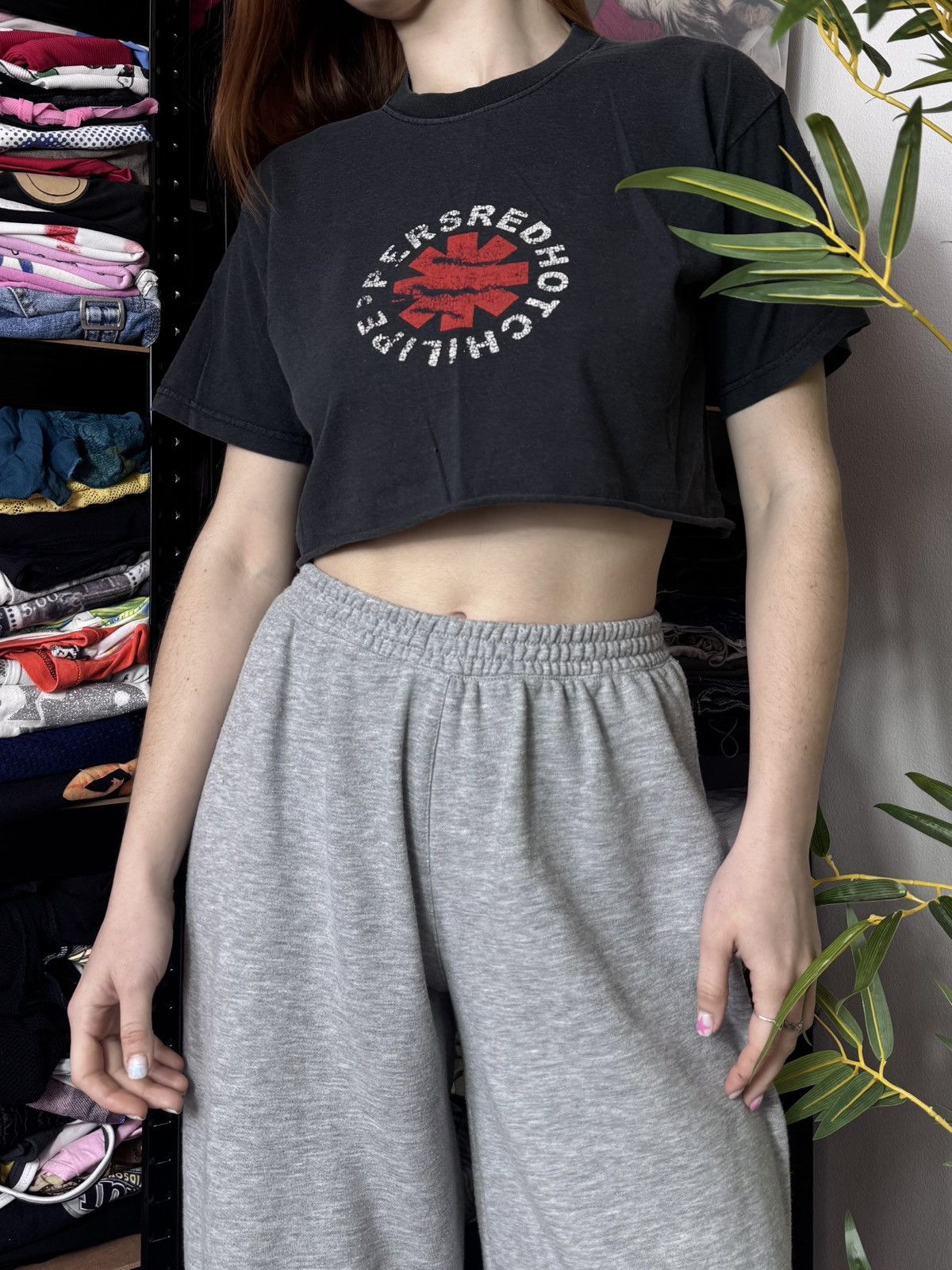 Band Tees VINTAGE RED HOT CHILI PEPPERS CROPPED TEE SHIRT Size S / US 4 / IT 40 - 2 Thumbnail