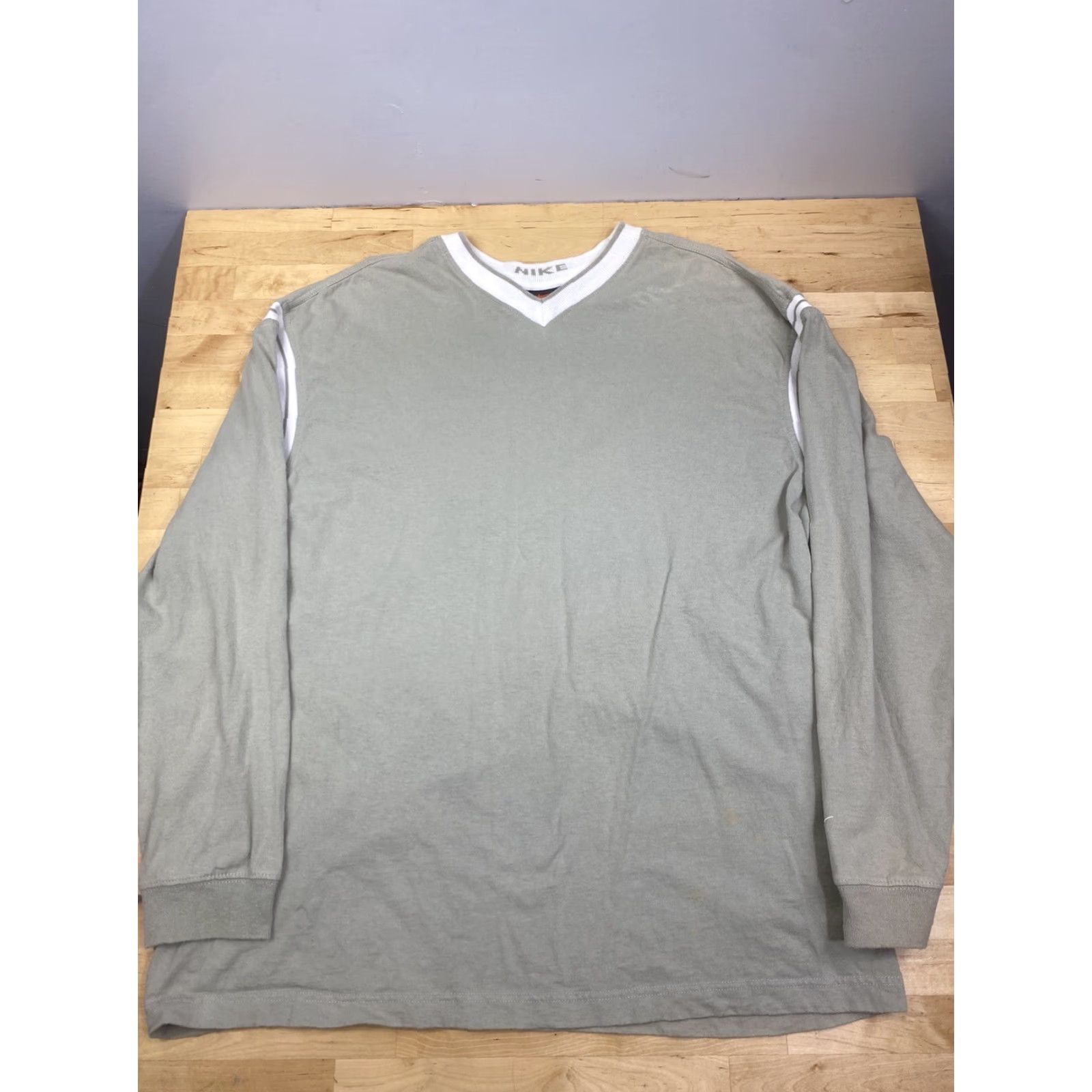 Nike VINTAGE Nike V Neck Shirt Mens L Tan Long Sleeve Casual Skate Surf 90s Beige T-Shirt Men L Nike Shirt Size US L / EU 52-54 / 3 - 2 Thumbnail