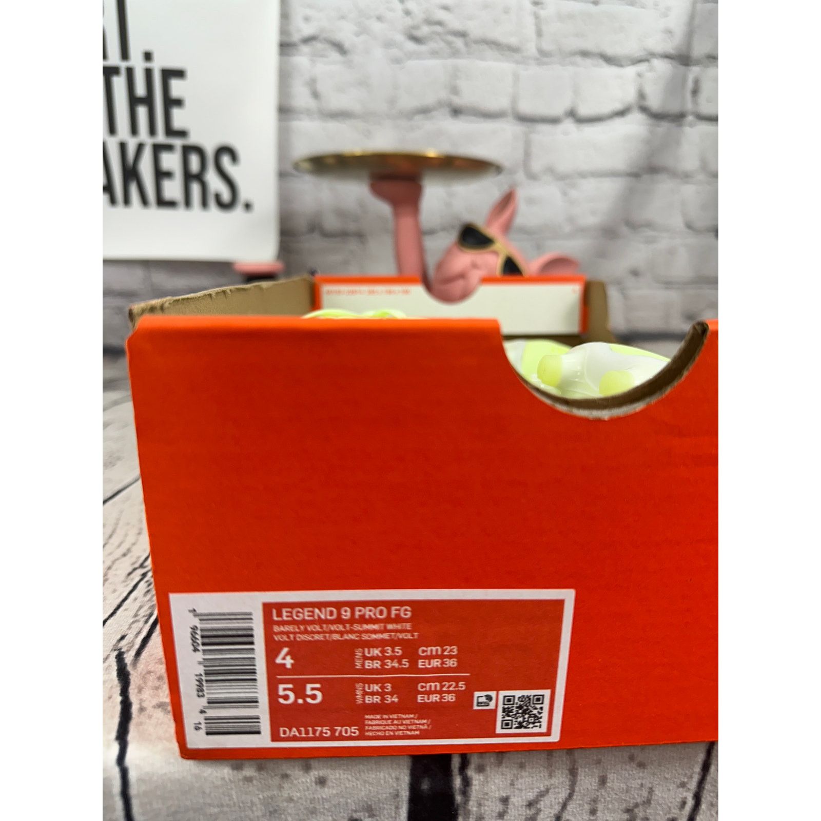 Nike Nike Tiempo Legend 9 Pro FG Soccer Shoes Womens 5.5 Volt Size US 5.5 / IT 35.5 - 9 Thumbnail
