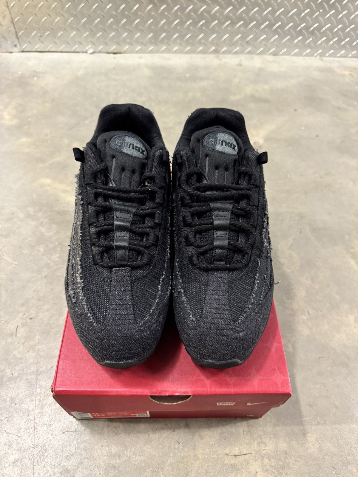 Levi's × Nike Nike Air Max 95 x Levi’s Black Size 11 Size US 11 / EU 44 - 4 Thumbnail