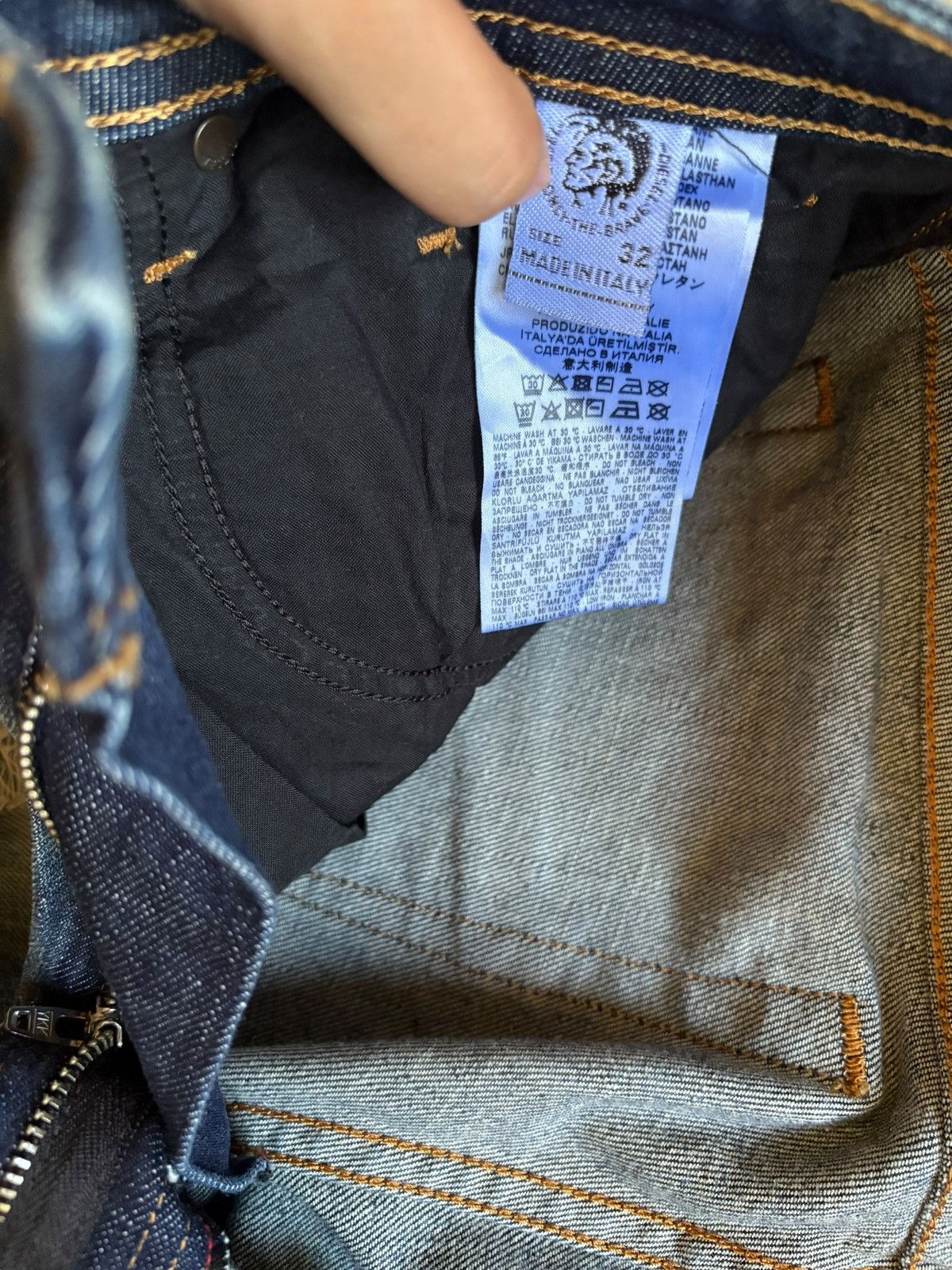 Diesel × Diesel Black Gold Vintage Italy Diesel Thommer Faded Rusty Wash Distress Jeans Size US 32 / EU 48 - 10 Thumbnail