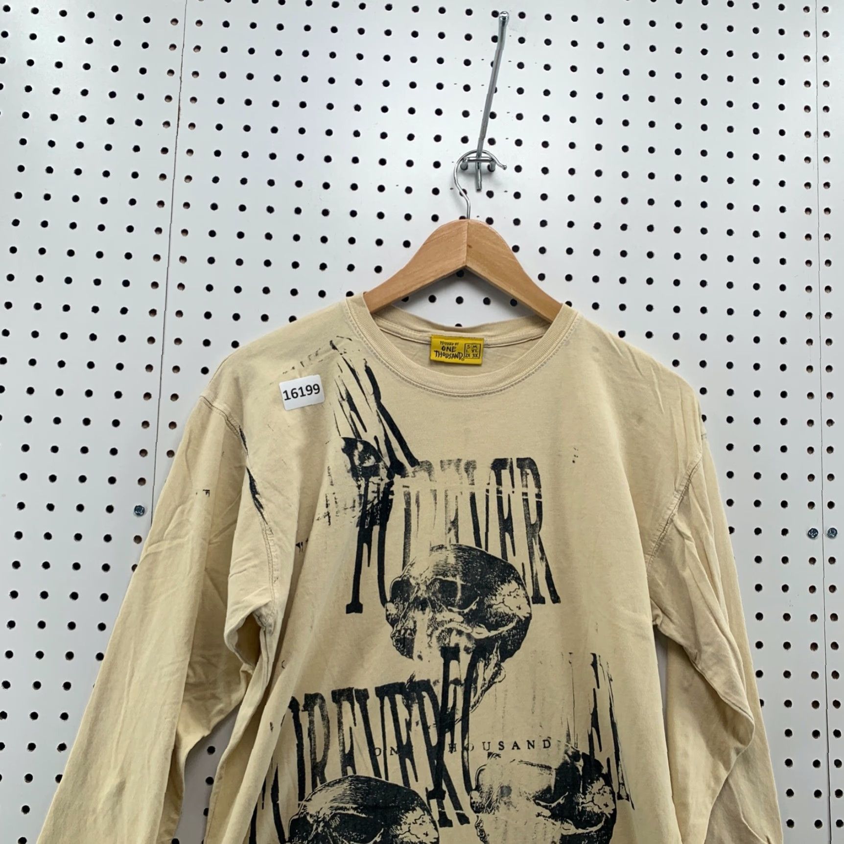 Forever 21 VINTAGE One Thousand Skull Graphic Shirt Adult Medium Yellow Long Sleeve T-Shirt Size US M / EU 48-50 / 2 - 6 Thumbnail
