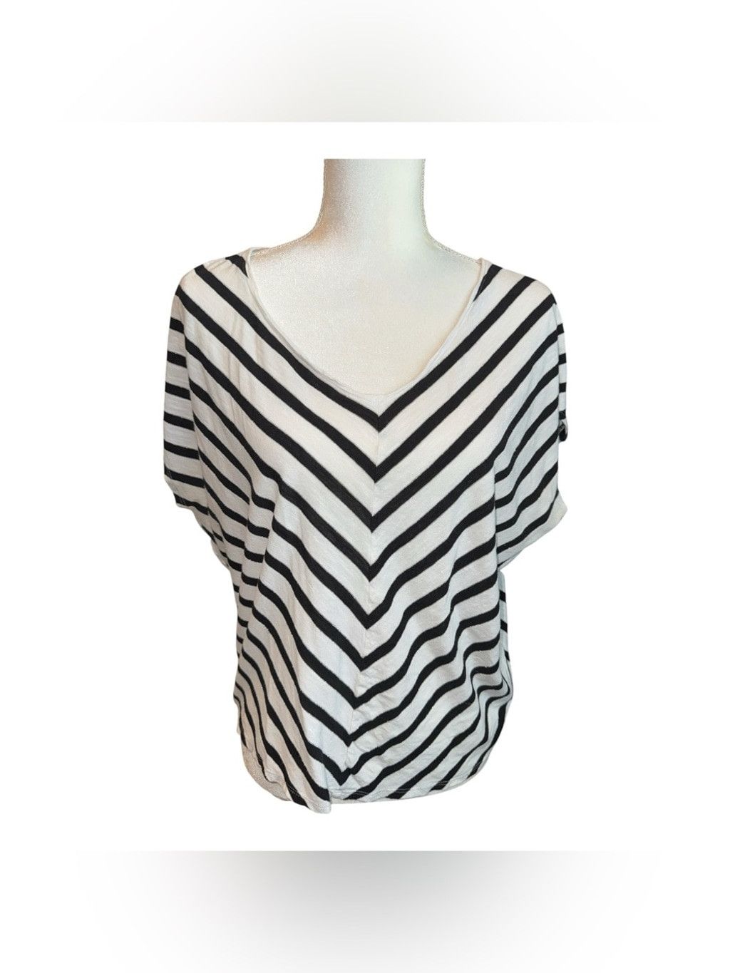 White House Black Market White House Black Market Black and White Chevron Striped Top Size M / US 6-8 / IT 42-44 - 1 Thumbnail