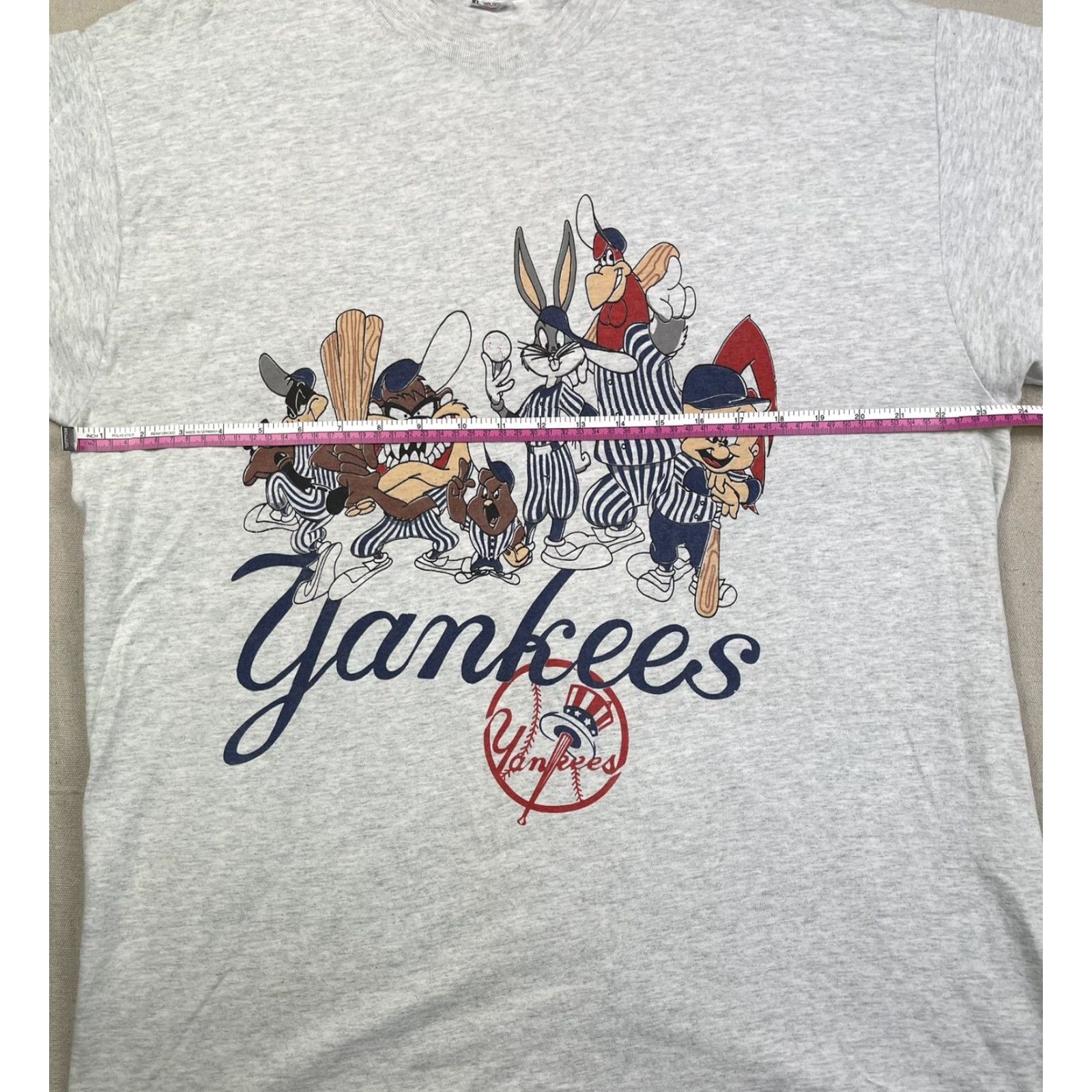 Vintage VINTAGE Looney Tunes New York Yankees T-Shirt XL Gray 90s Logo Short Sleeve Mens Size US XL / EU 56 / 4 - 5 Thumbnail