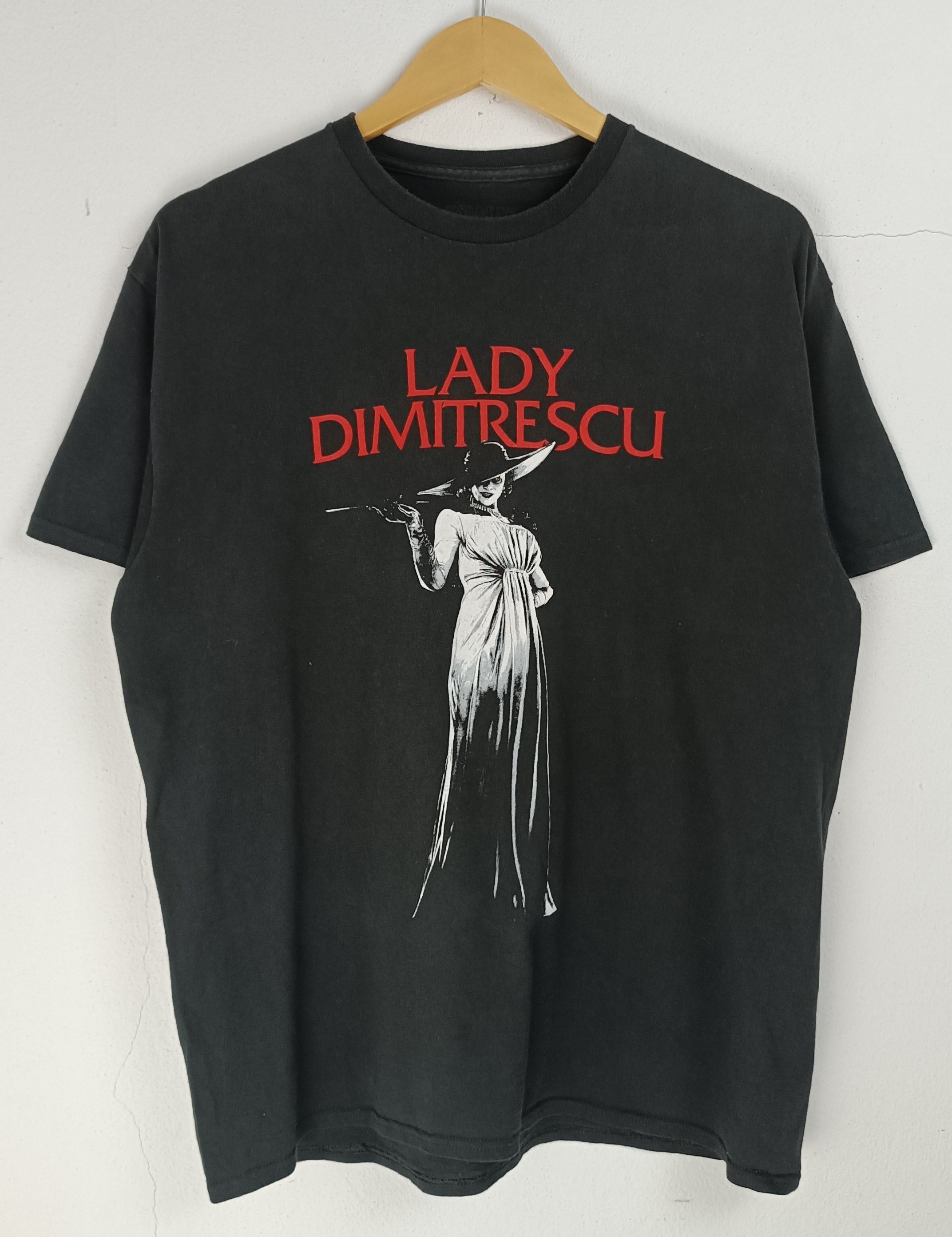 Microsoft RESIDENT EVIL VILLAGE LADY DIMITRESCU VILLAIN VERY RARE TEE Size US L / EU 52-54 / 3 - 3 Thumbnail