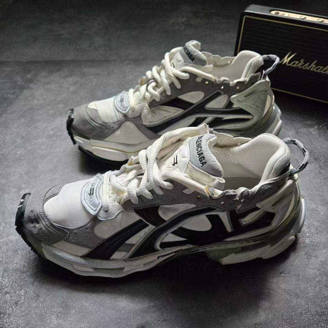 Balenciaga Balenciaga Running Black Lowtop Sneakers 44 Men Size US 10.5 / EU 43-44 - 1 Thumbnail