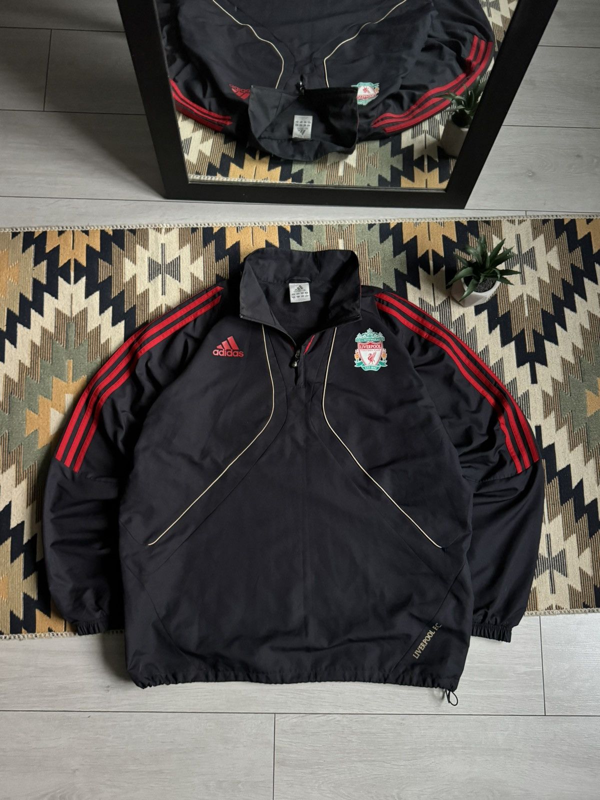 Adidas Vintage Adidas Liverpool 09/10 Carlsberg Nylon Jacket Size US L / EU 52-54 / 3 - 1 Thumbnail
