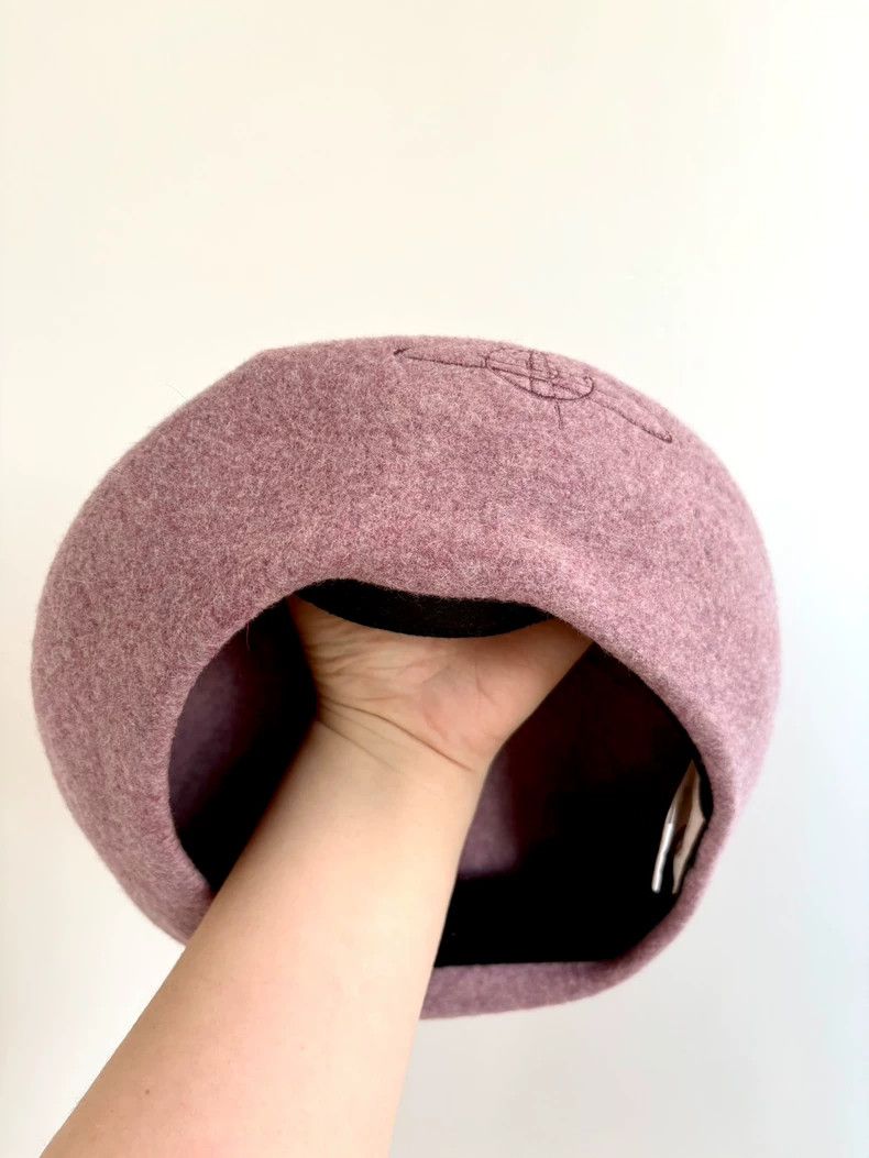 Vivienne Westwood Vivienne Westwood Old pink Saturn beret with plums Size ONE SIZE - 2 Thumbnail