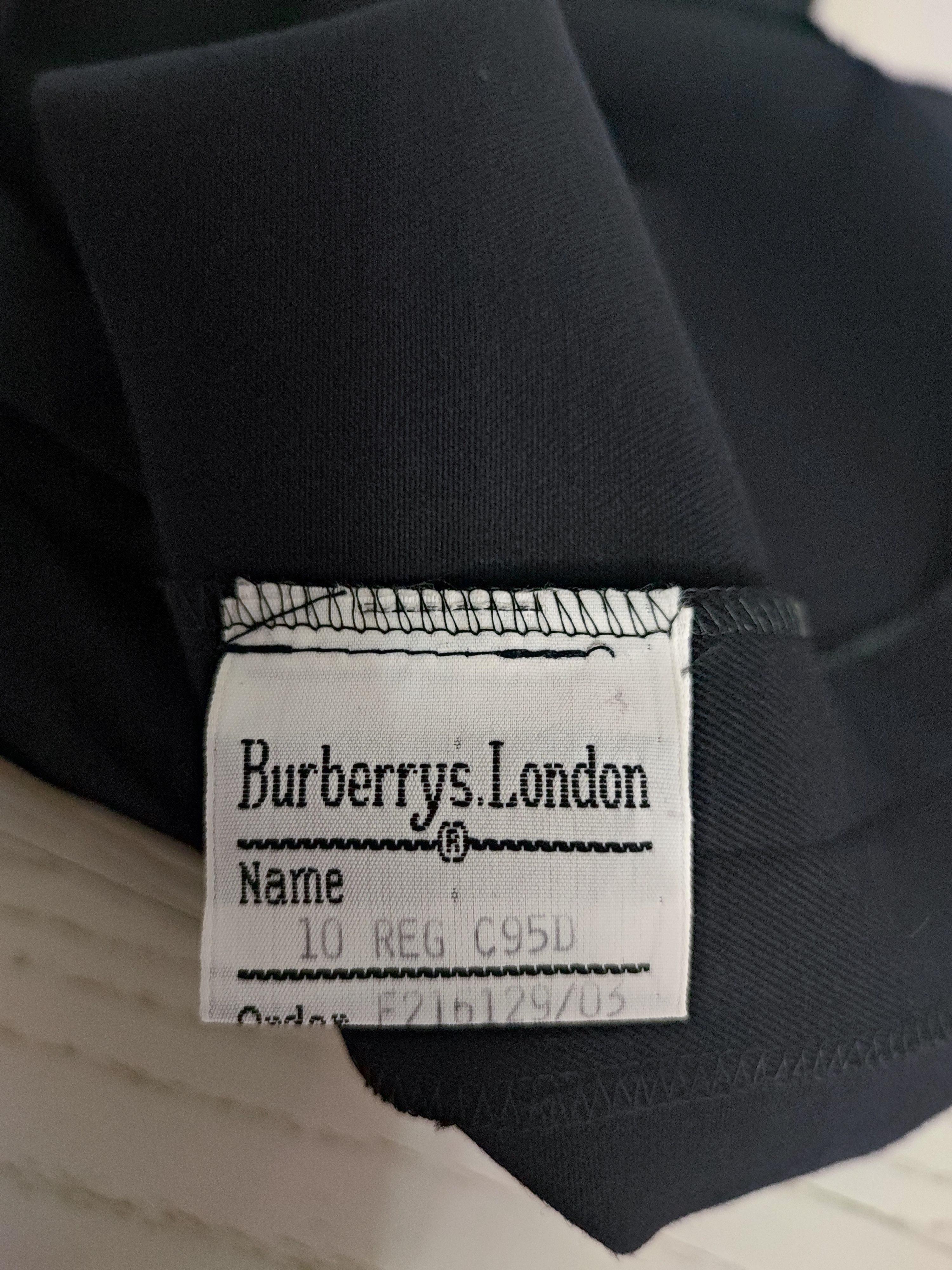Burberry Vintage Burberrys black wool skirt Size 27" / US 4 / IT 40 - 11 Thumbnail