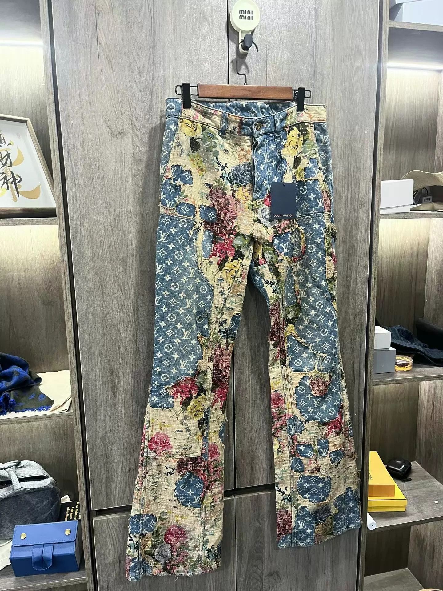 Louis Vuitton Louis Vuitton LV floral jeans Size 30" / US 8 / IT 44 - 3 Thumbnail