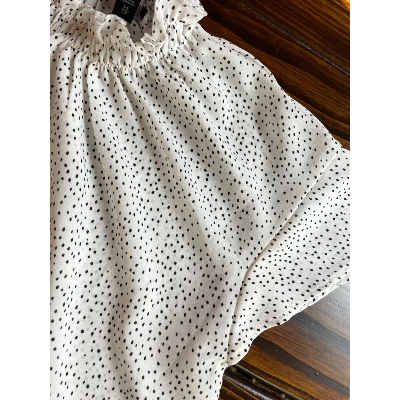 Express Express Shirt Women’s XS White Polka Dot Ruffle Mock neck Flutter Sleeve Standard Fit Size XS / US 0-2 / IT 36-38 - 2 Thumbnail