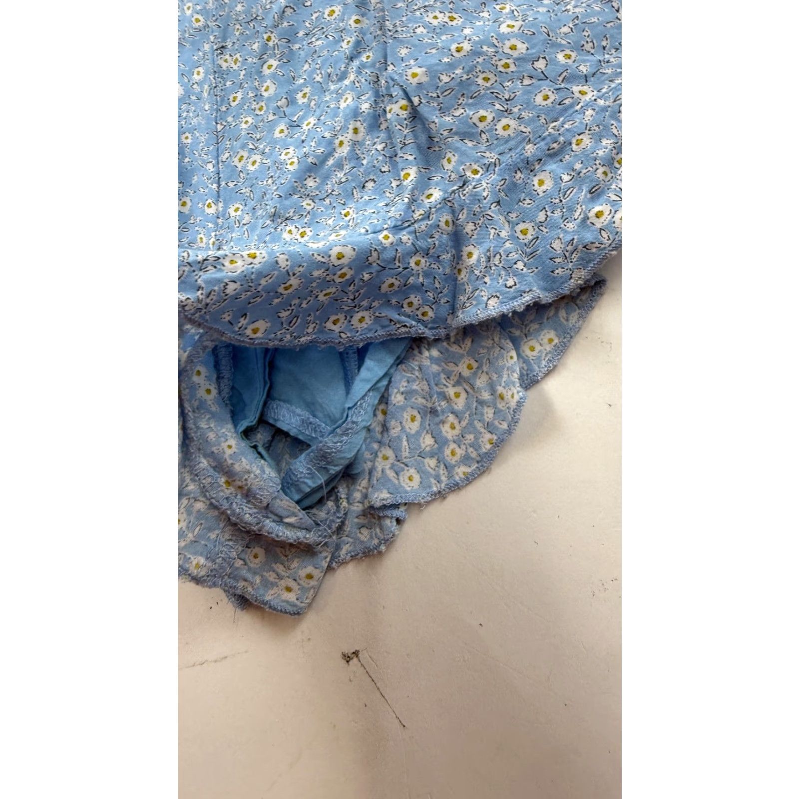 PRINCESS POLLY Princess Polly Romper Womens 4 Blue Daisy Floral Puff Sleeve Smocked Ruffle Hem Size 27" / US 4 / IT 40 - 4 Thumbnail