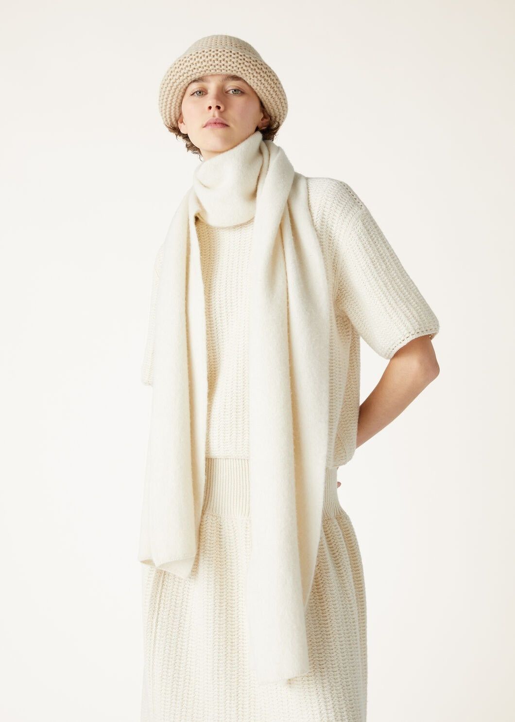Loro Piana o1w1db10725 FAO4662 Size: OS / Alpe Bors Scarf in White Size ONE SIZE - 2 Thumbnail