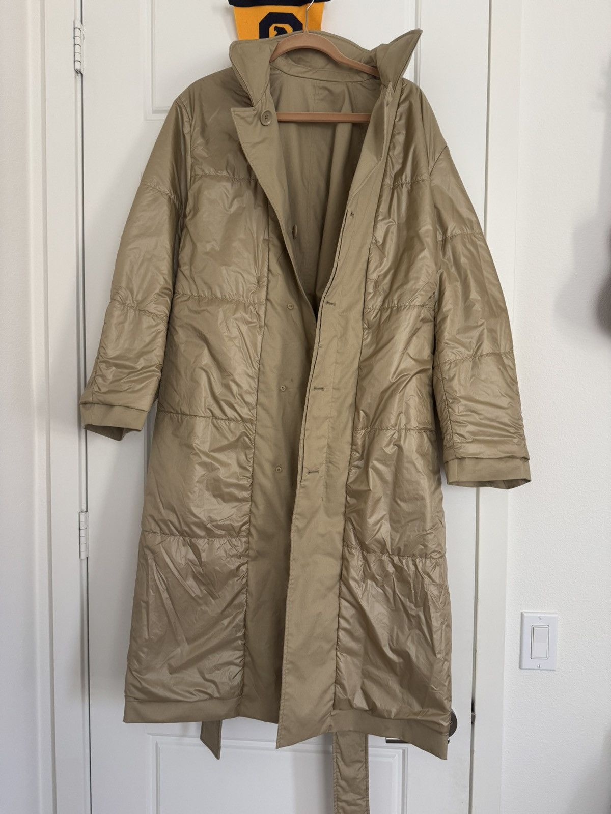 Lemaire × Uniqlo Uniqlo U x Lemaire Padded Oversized Trench Coat – Tan/Khaki Size L / US 10 / IT 46 - 1 Thumbnail