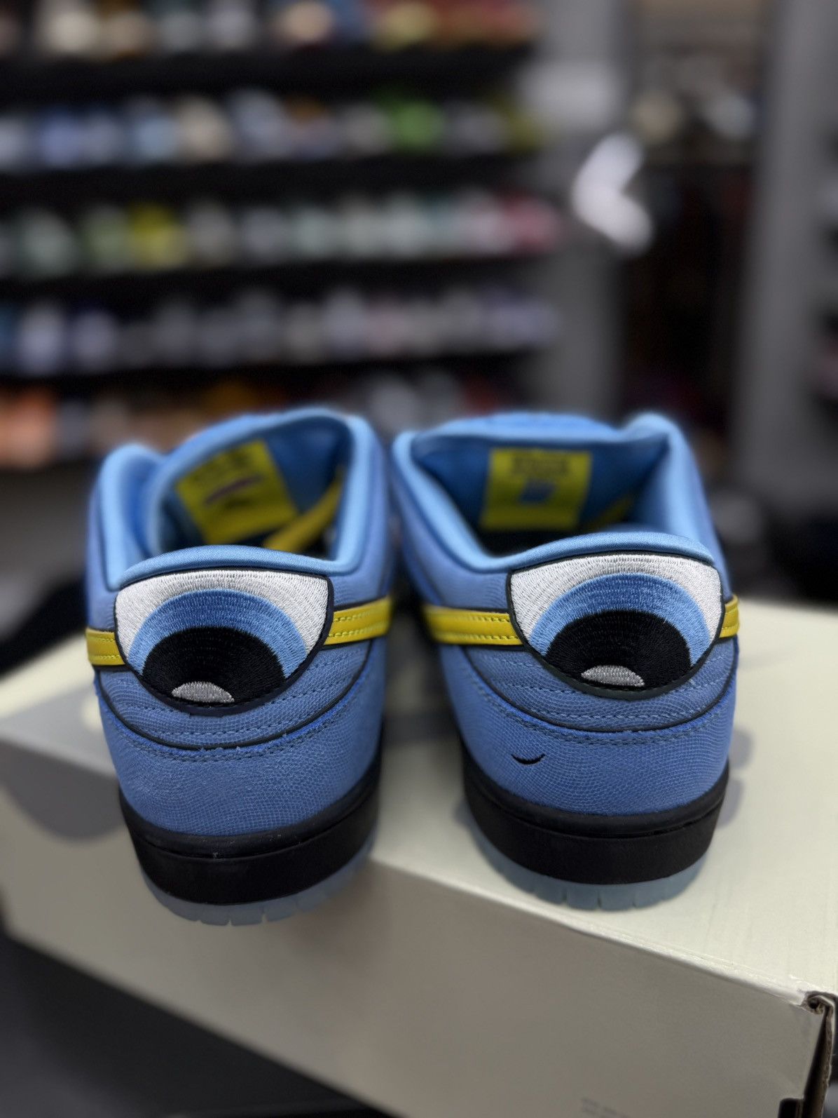 Nike Nike SB Dunk “Powerpuff Girls Bubbles Size 10.5 (FZ8320-400) Size US 10.5 / EU 43-44 - 17 Thumbnail