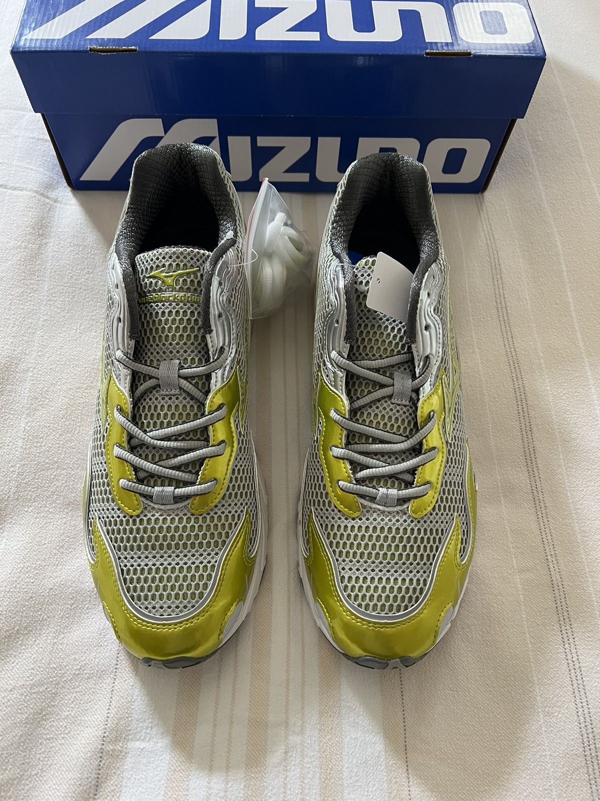 Mizuno Mizuno Wave Rider 10 Amazon One Block Down Flame Wave 11 Size US 11 / EU 44 - 4 Thumbnail