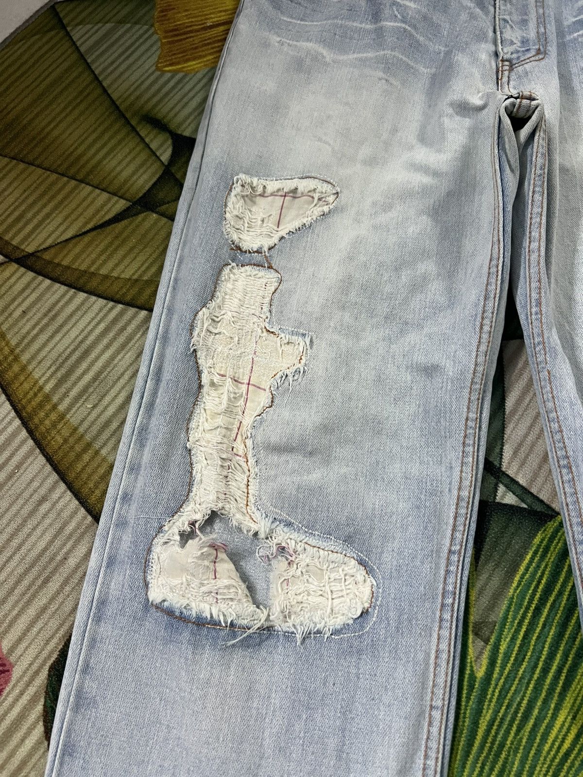 If Six Was Nine 💥Nylaus Distress Faded Jean Size US 33 - 10 Thumbnail