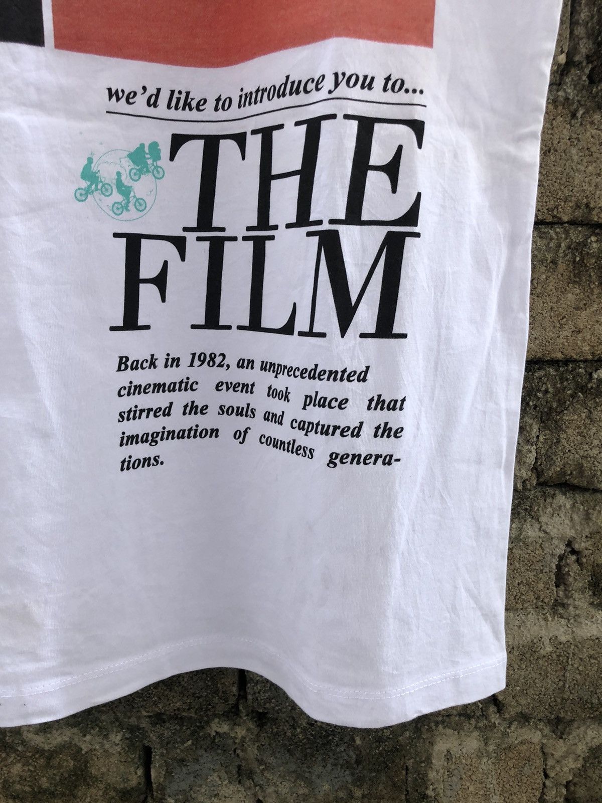 Japanese Brand Zara X E.T The Film Tshirt Size US L / EU 52-54 / 3 - 10 Thumbnail