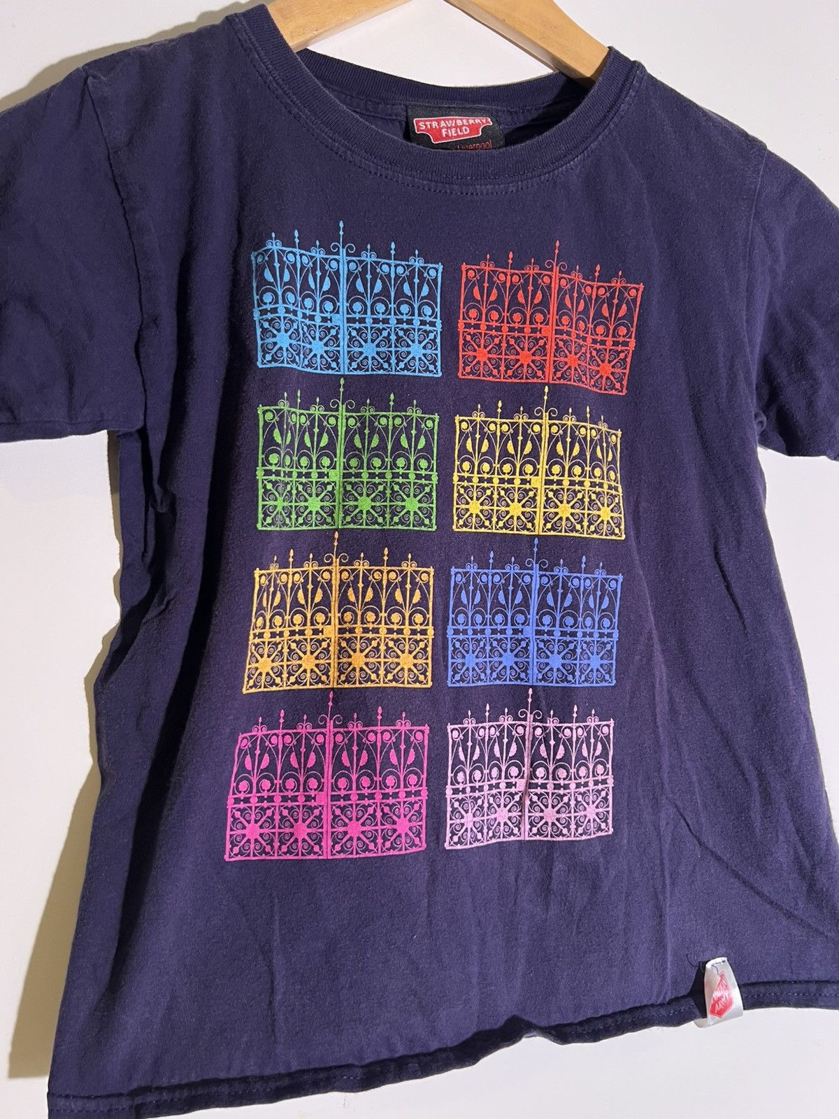 Vintage 2000’s Y2K VTG Vintage Strawberry Fields The Beatles T Shirt Size XS / US 0-2 / IT 36-38 - 3 Thumbnail