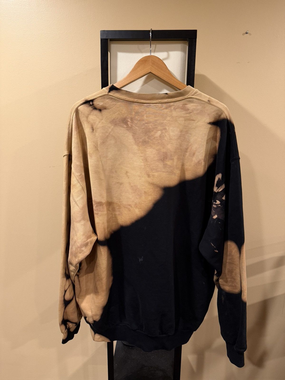 Balenciaga Balenciaga Homme City Bleached / Black Crewneck Sweatshirt Size US L / EU 52-54 / 3 - 2 Thumbnail