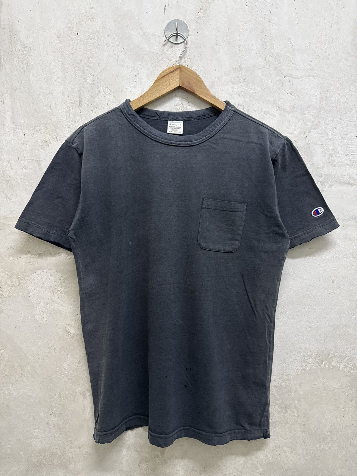Champion 2000s Champion Sun Faded Distressed Pocket Tees Size US S / EU 44-46 / 1 - 1 Thumbnail