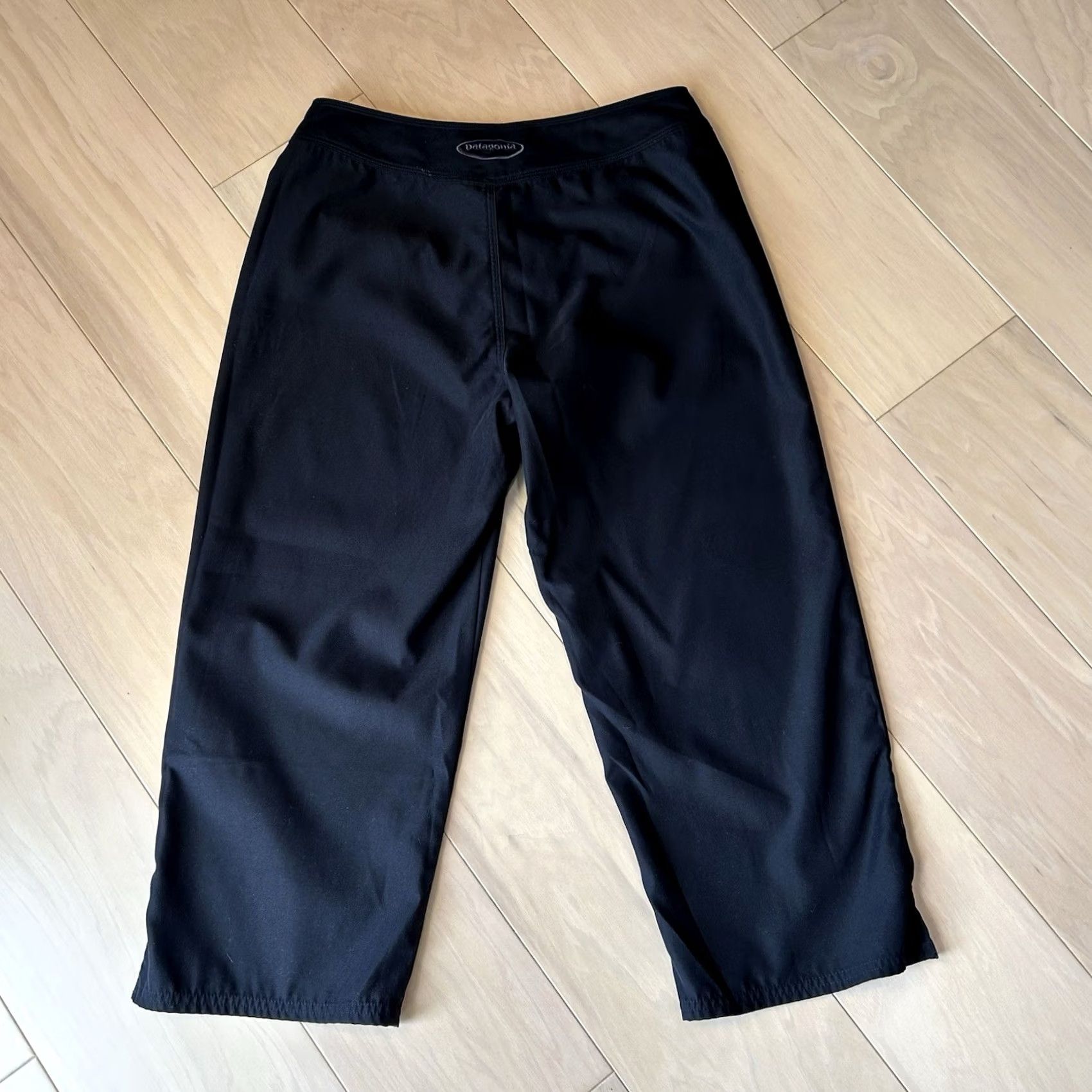 Patagonia Patagonia Pataloha Capris In Black Women’s 10 Capri Women Black 30 Inseam 23 In 11 Rise Beach Hawaiian Preppy Logo Vintage No Size ONE SIZE - 3 Thumbnail