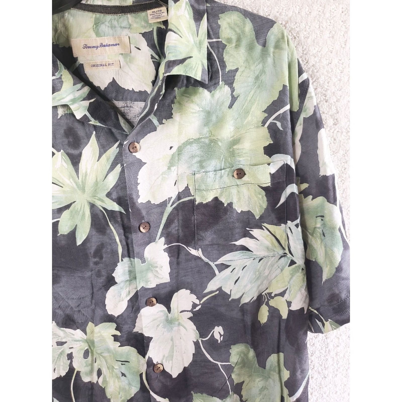 Tommy Bahama VINTAGE Tommy Bahama Mens XL Black Green FOILAGE 100% Silk Hawaiian Camp Shirt Size US XL / EU 56 / 4 - 3 Thumbnail