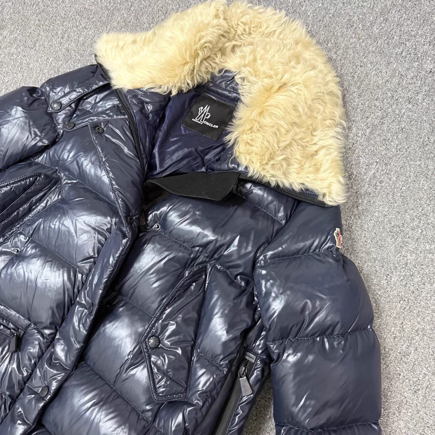 Moncler Moncler navy blue lamb wool collar down jacket size 2 99 new Size US M / EU 48-50 / 2 - 3 Thumbnail