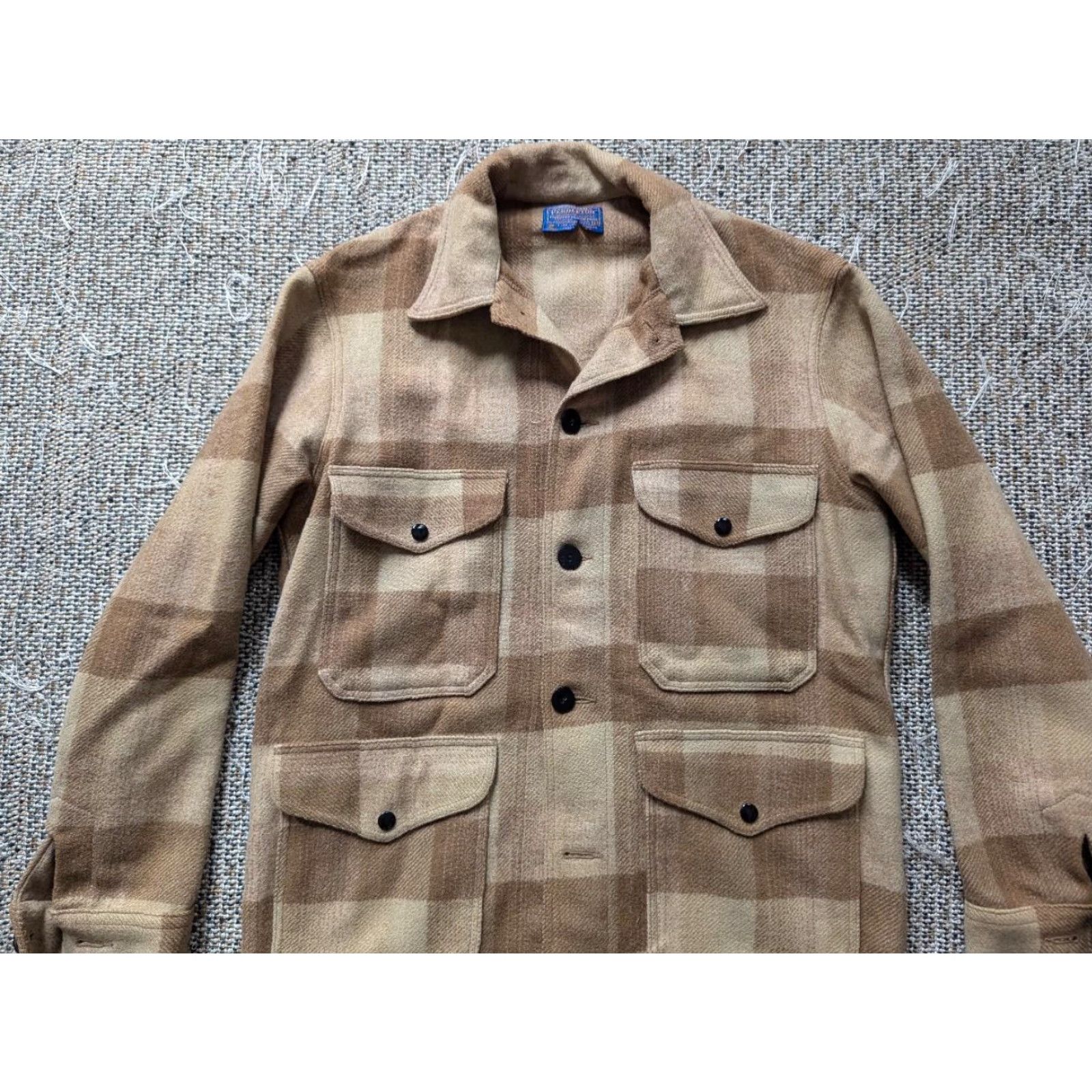 VINTAGE Pendleton Jacket Coat Men M Pendleton Plaid Brown Wool 42 Chest 31 Front Length 23 Seams 19 Shoulders 24.5 Arm Mens Bag?