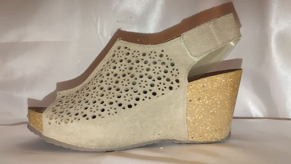 The Unbranded Brand A. Giannetti Cork Wedge Peep Toes Size 40 Size US 9.5 / IT 39.5 - 2 Thumbnail