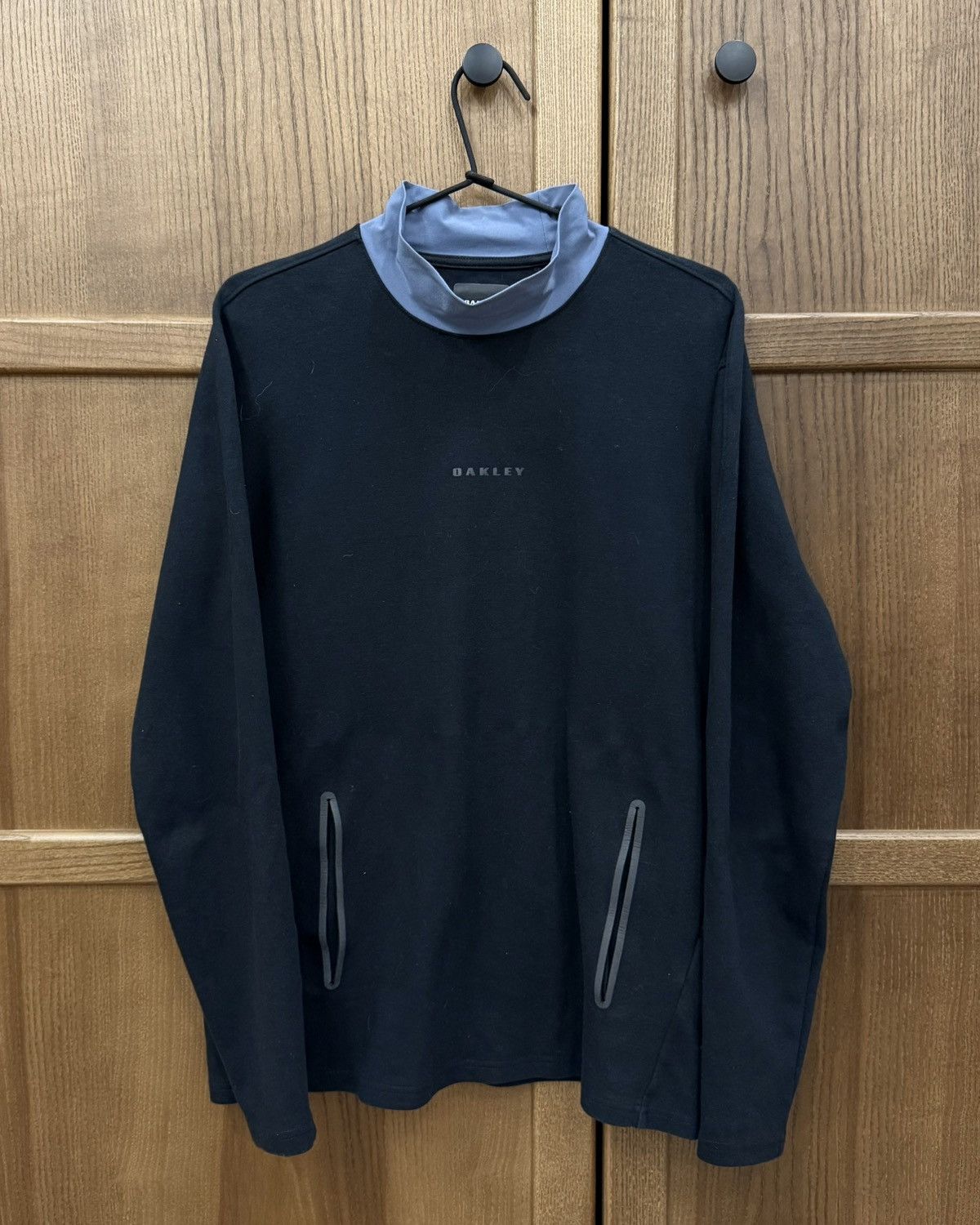 Oakley Oakley Custom Fit Black Pullover Long Sleeve Turtleneck Mens Size US M / EU 48-50 / 2 - 1 Thumbnail