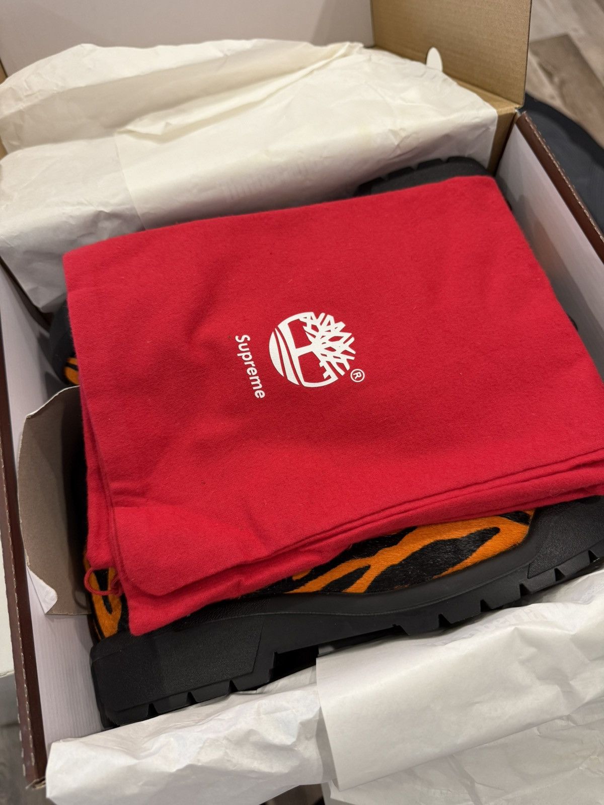 Supreme × Timberland Supreme Timberland Tiger Size US 9 / EU 42 - 12 Thumbnail