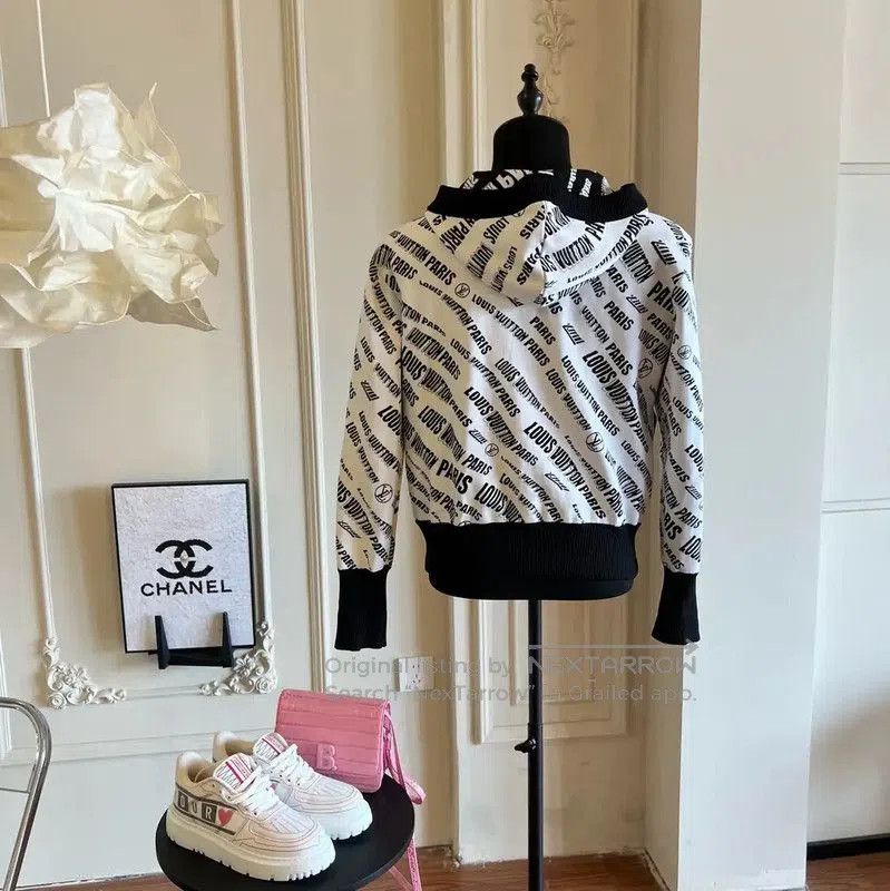 Louis Vuitton Louis Vuitton Women's White Knit Sweater Size S . Size S / US 4 / IT 40 - 2 Thumbnail