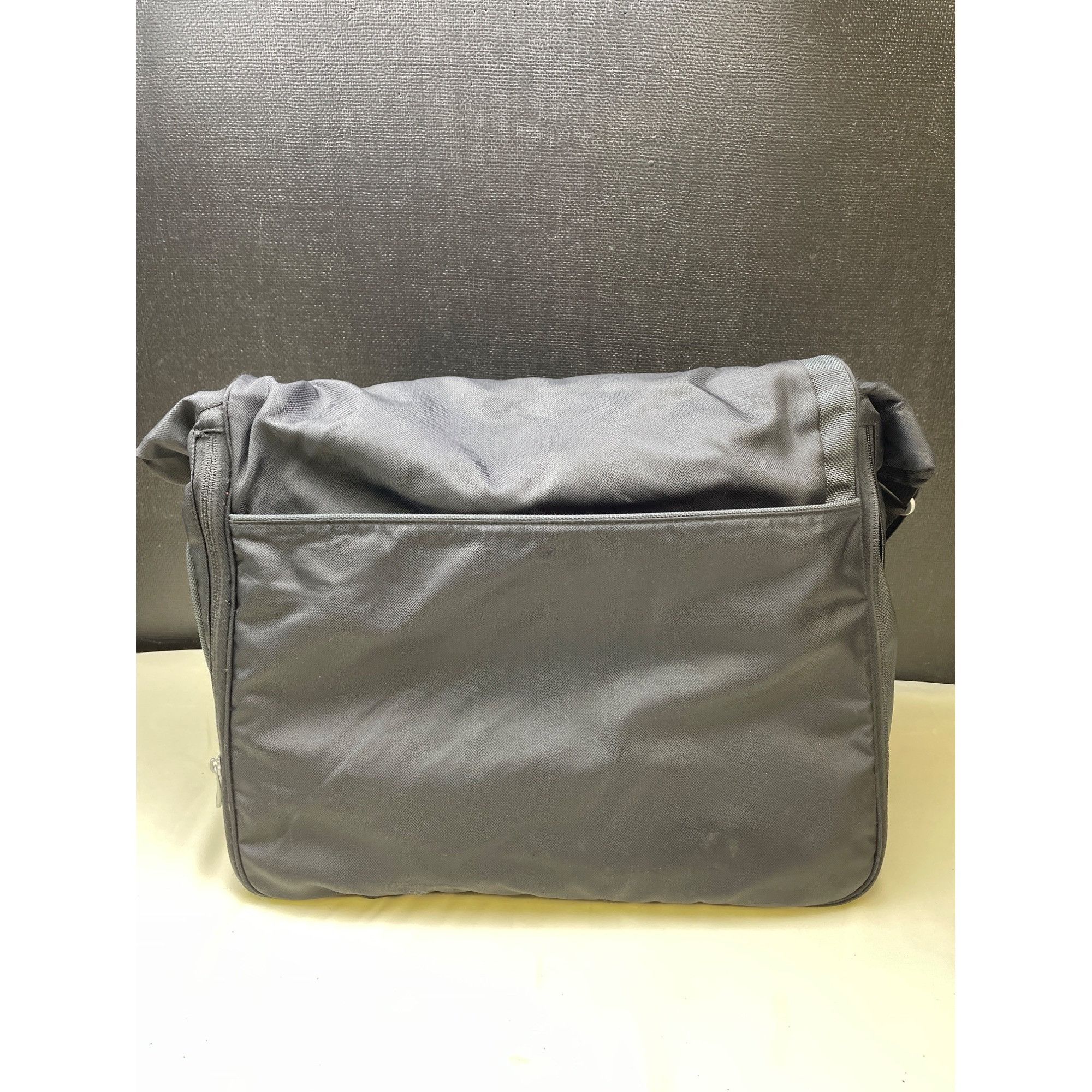 Tumi Tumi Unisex Cross Body Messenger Laptop Black Nylon Bag #511 Size ONE SIZE - 2 Thumbnail