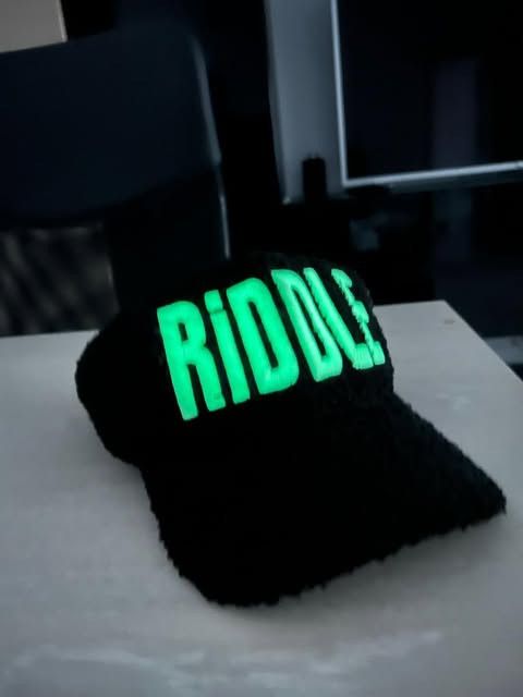 Antony Riddle ANTONY RIDDLE GLOW IN THE DARK FUZZY HAT Size ONE SIZE - 4 Thumbnail