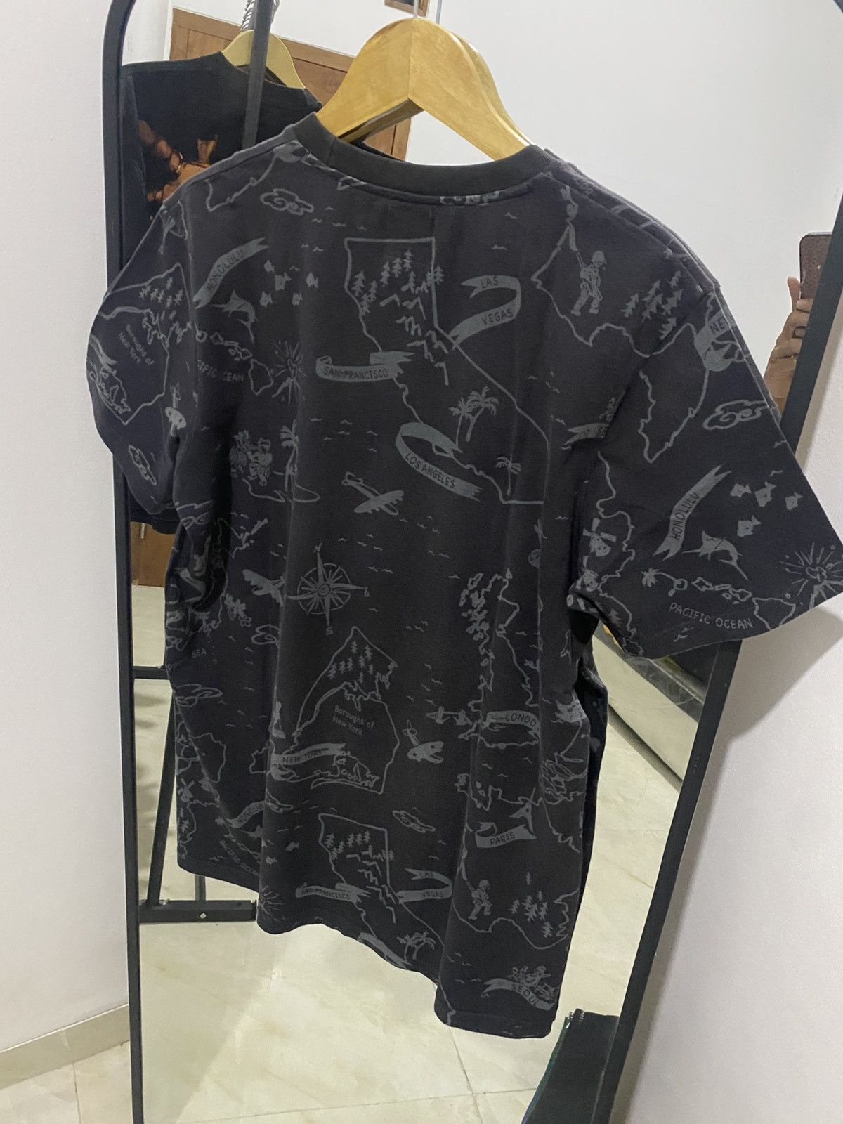 Other Stussy Full Print World Map Tee / Stussy All Over Print Size US L / EU 52-54 / 3 - 4 Thumbnail