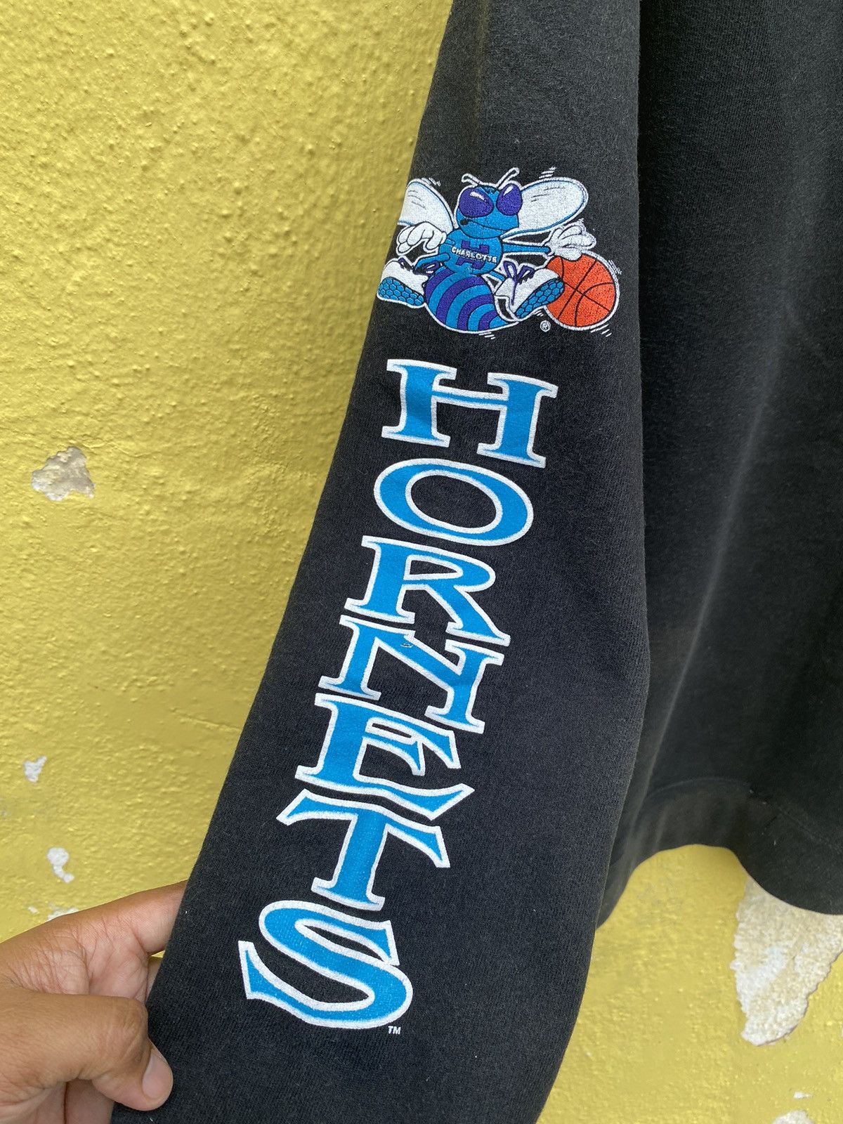 NBA × Vintage Rare Vintage Charlotte Hornets basketball NBA sweatshirt Size US L / EU 52-54 / 3 - 9 Thumbnail