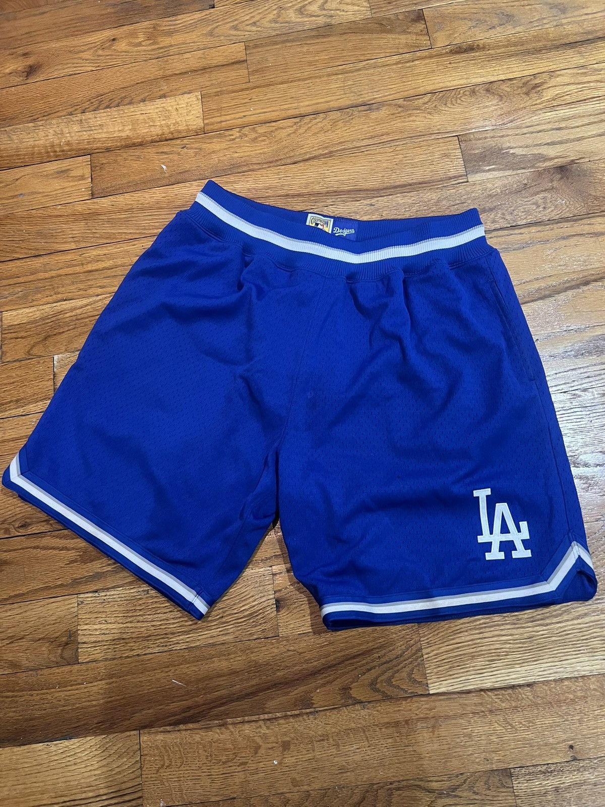 Mitchell & Ness LOS ANGELES DODGERS SHORTS Size US 34 / EU 50 - 1 Thumbnail
