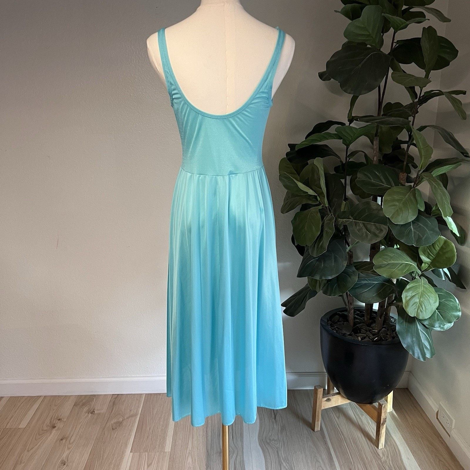 Other OLGA Bodysilk Peignoir Lace Trimmed Nightgown (L) Coquette Size ONE SIZE - 4 Thumbnail