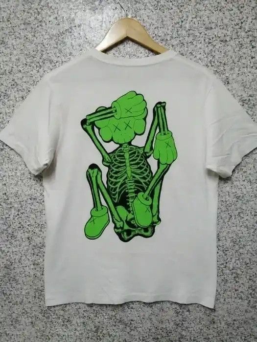 Japanese Brand × Kaws × Vintage 🔥 Rare 🔥 Vintage kaws Very Rare Size US M / EU 48-50 / 2 - 1 Thumbnail