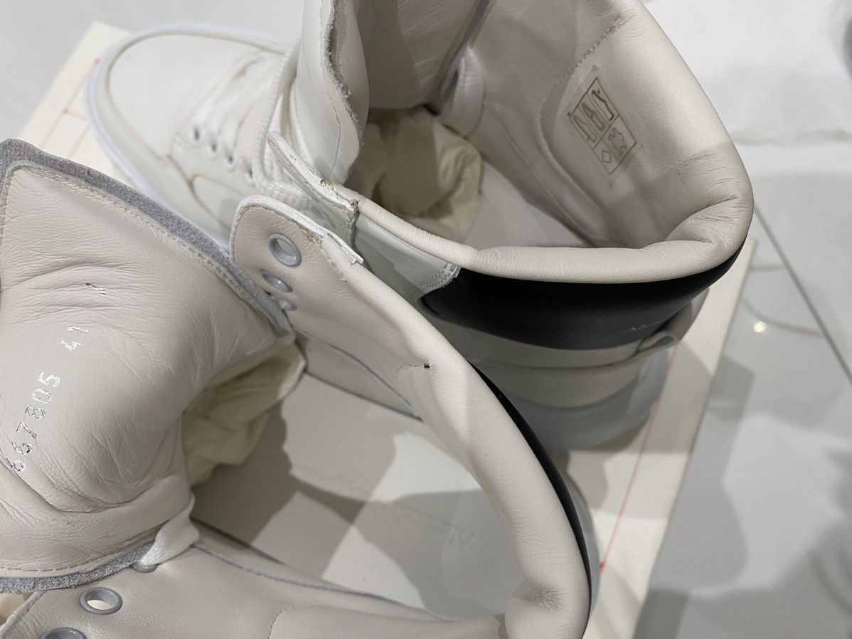 Alexander McQueen Alexander McQueen White and black high-top court sneakers Size US 8 / EU 41 - 5 Thumbnail