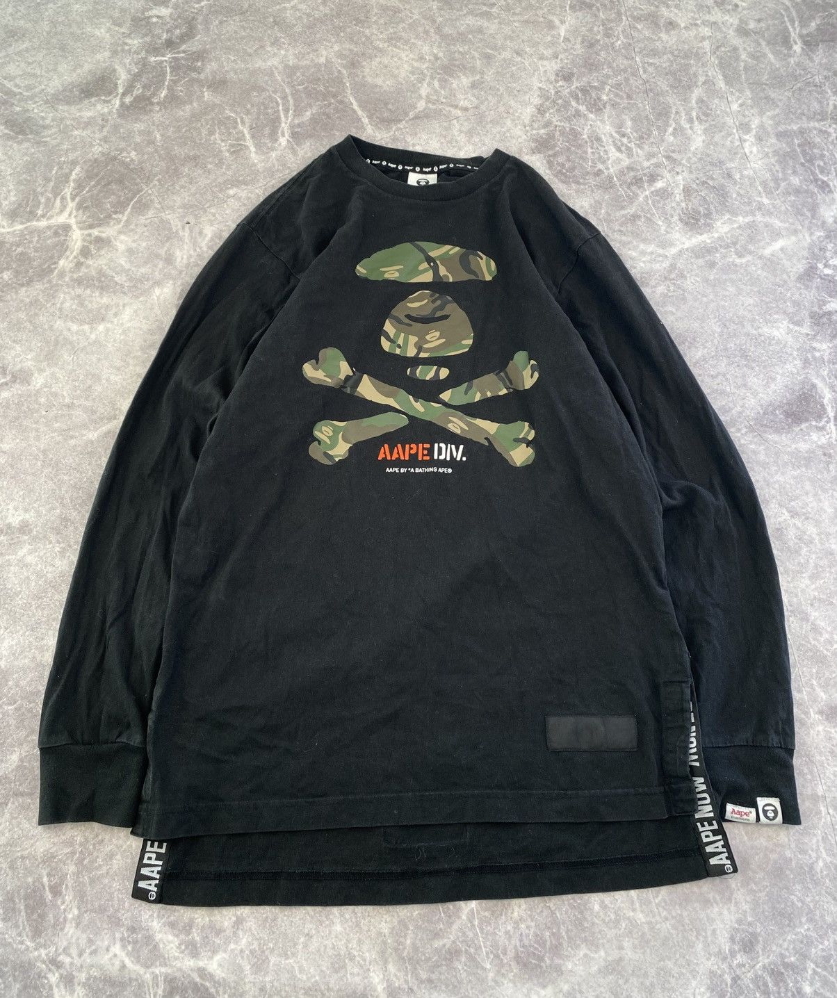 Aape Aape Black Long sleeve with Camo print Size: L Size US L / EU 52-54 / 3 - 1 Thumbnail